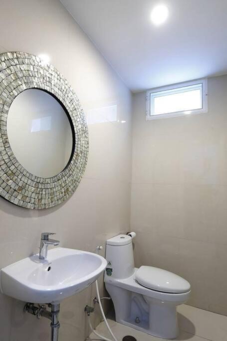 Casa de férias Townhome 3 Bed4 Baht Asok Mrtbts Sukhumvit 16 Bangkok