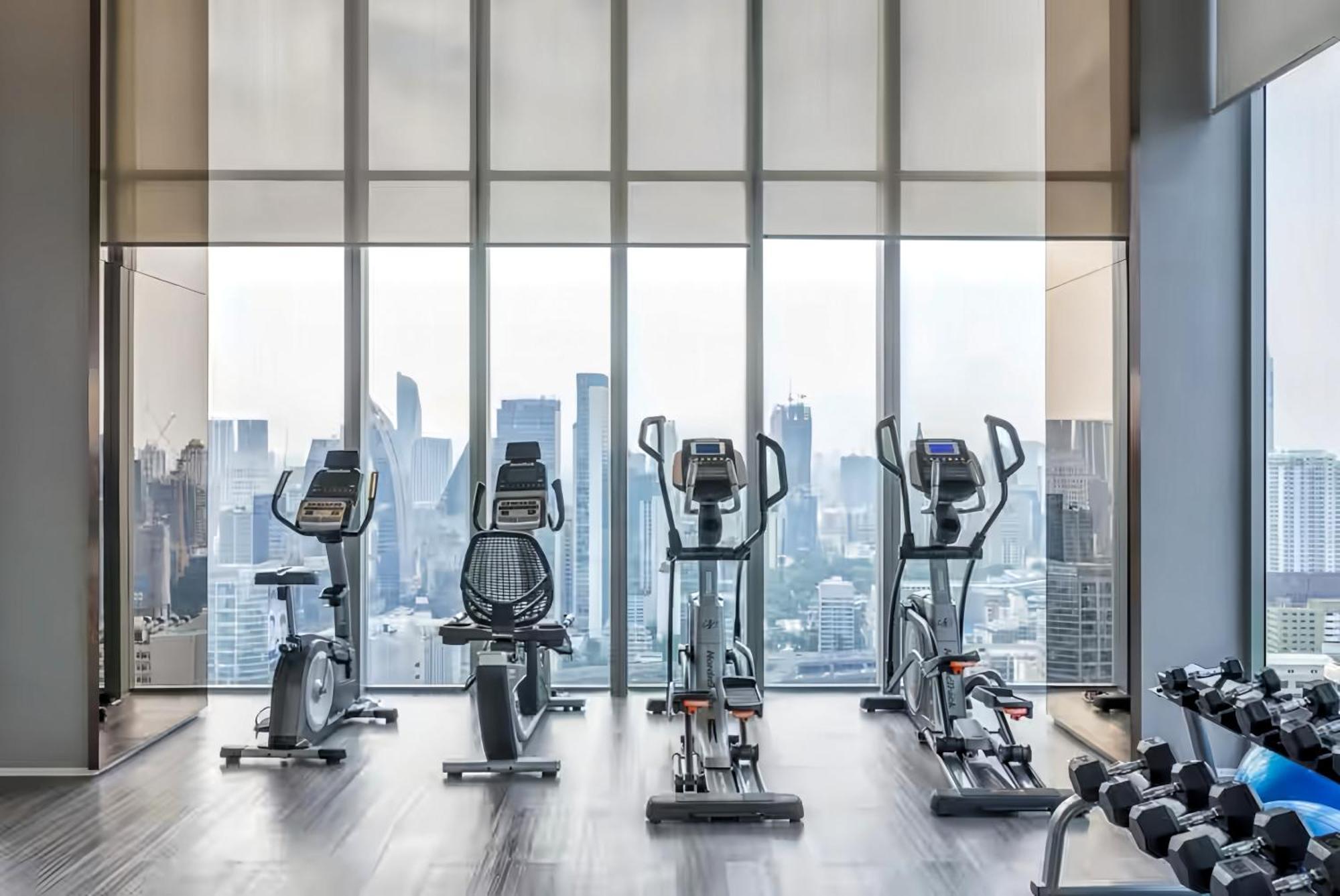 Hyde Sukhumvit 11 Apartment *