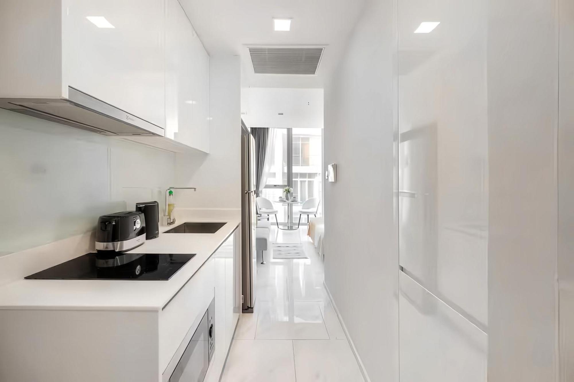 Hyde Sukhumvit 11 Apartment *