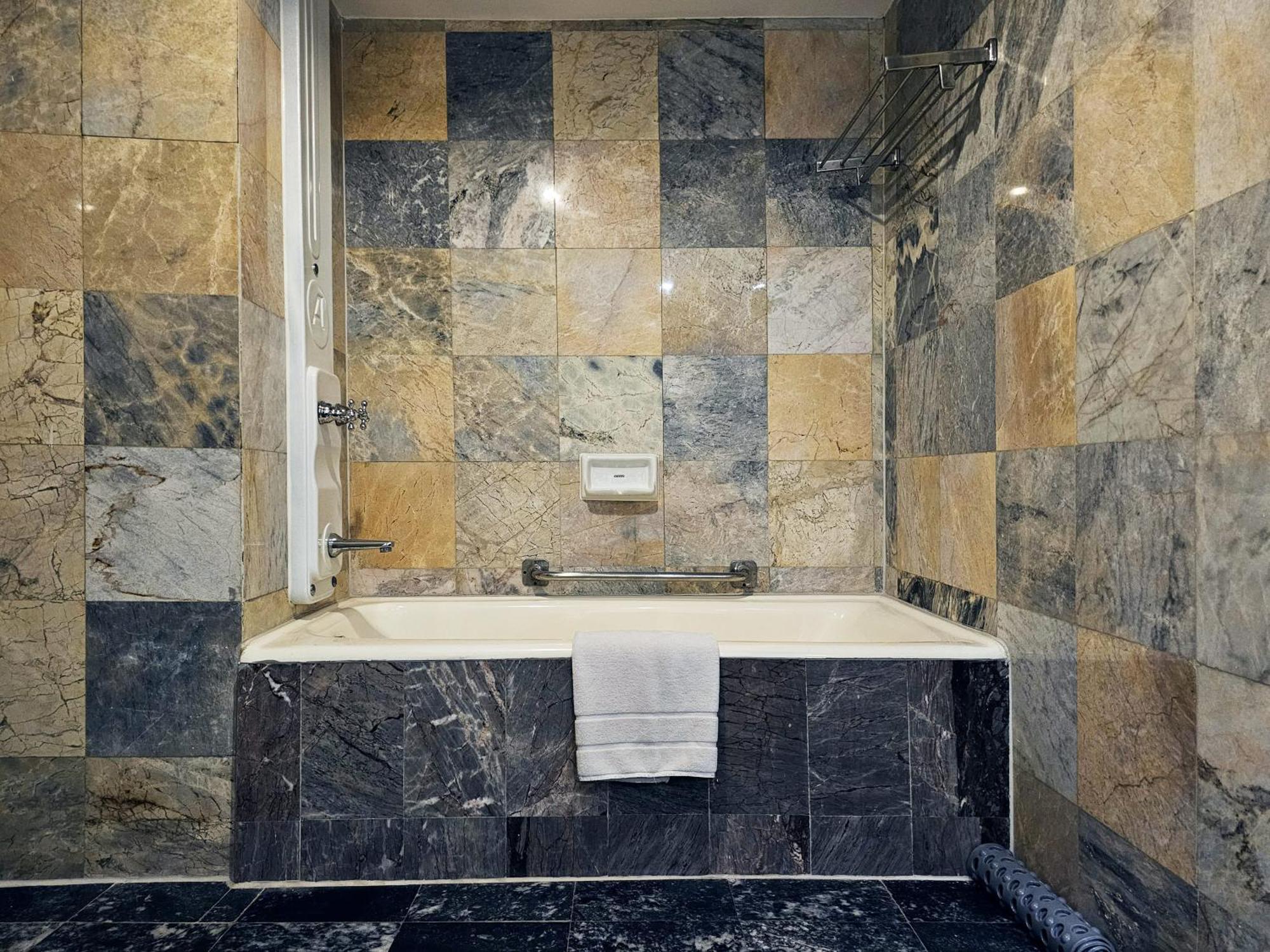 Alexander Hotel Bangkok