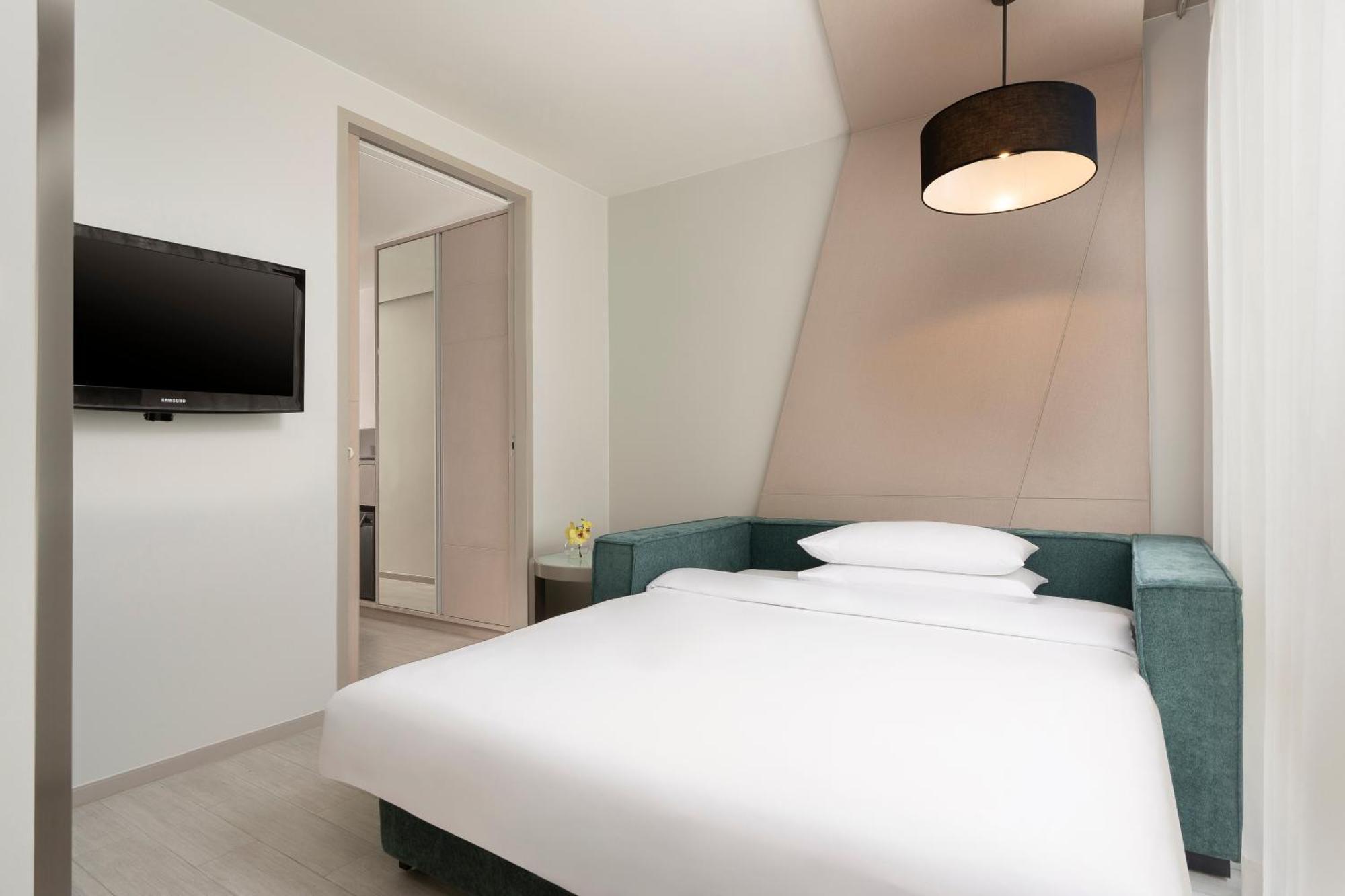 Hyatt Place Sukhumvit 1 4*