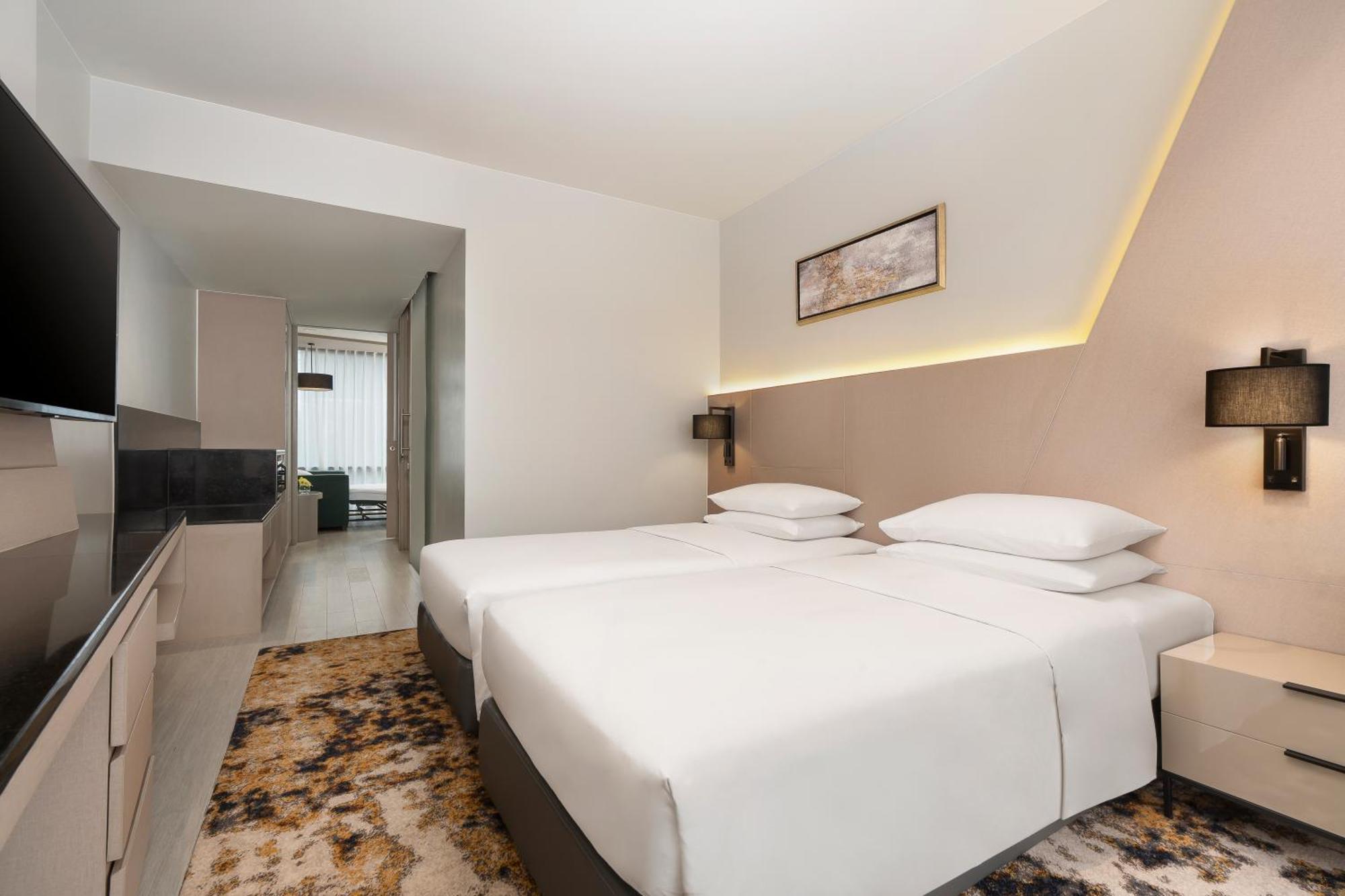 Hyatt Place Sukhumvit 1 Hotel 4*