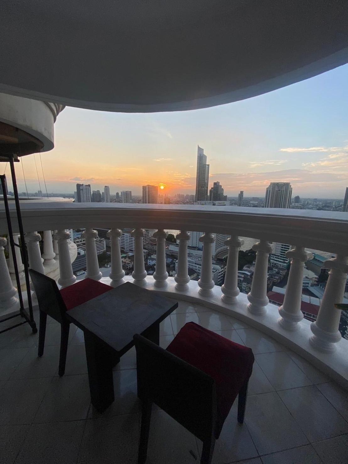 Elegant Panoramic River-view Apartment Bangkok