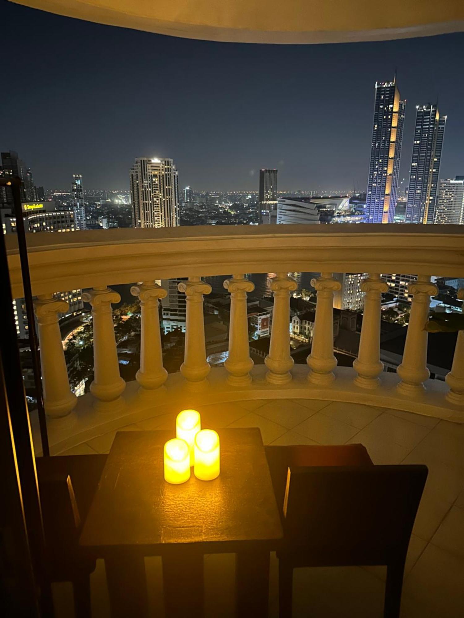 Elegant Panoramic River-view Apartment *