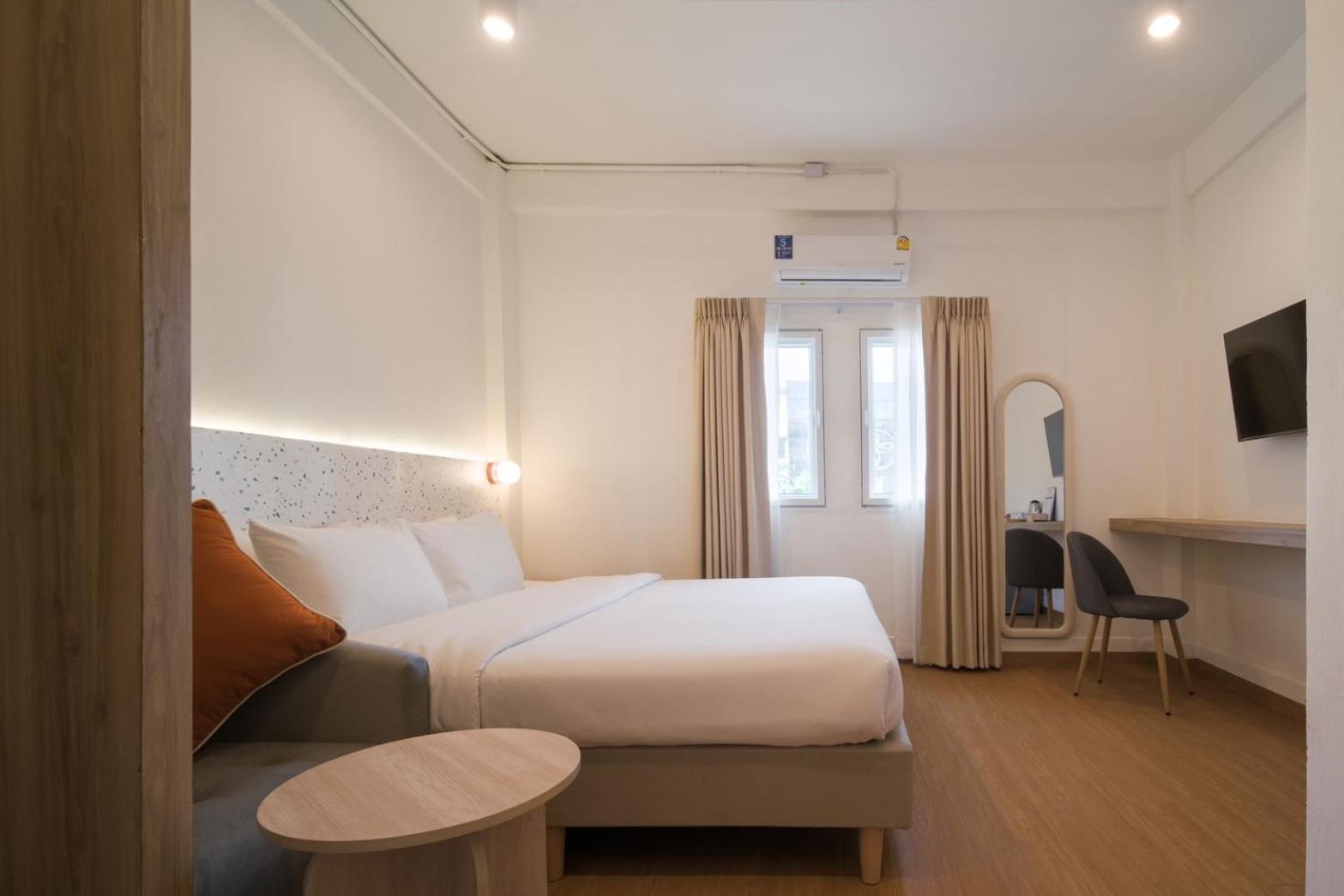 Papa Siriraj Hotel