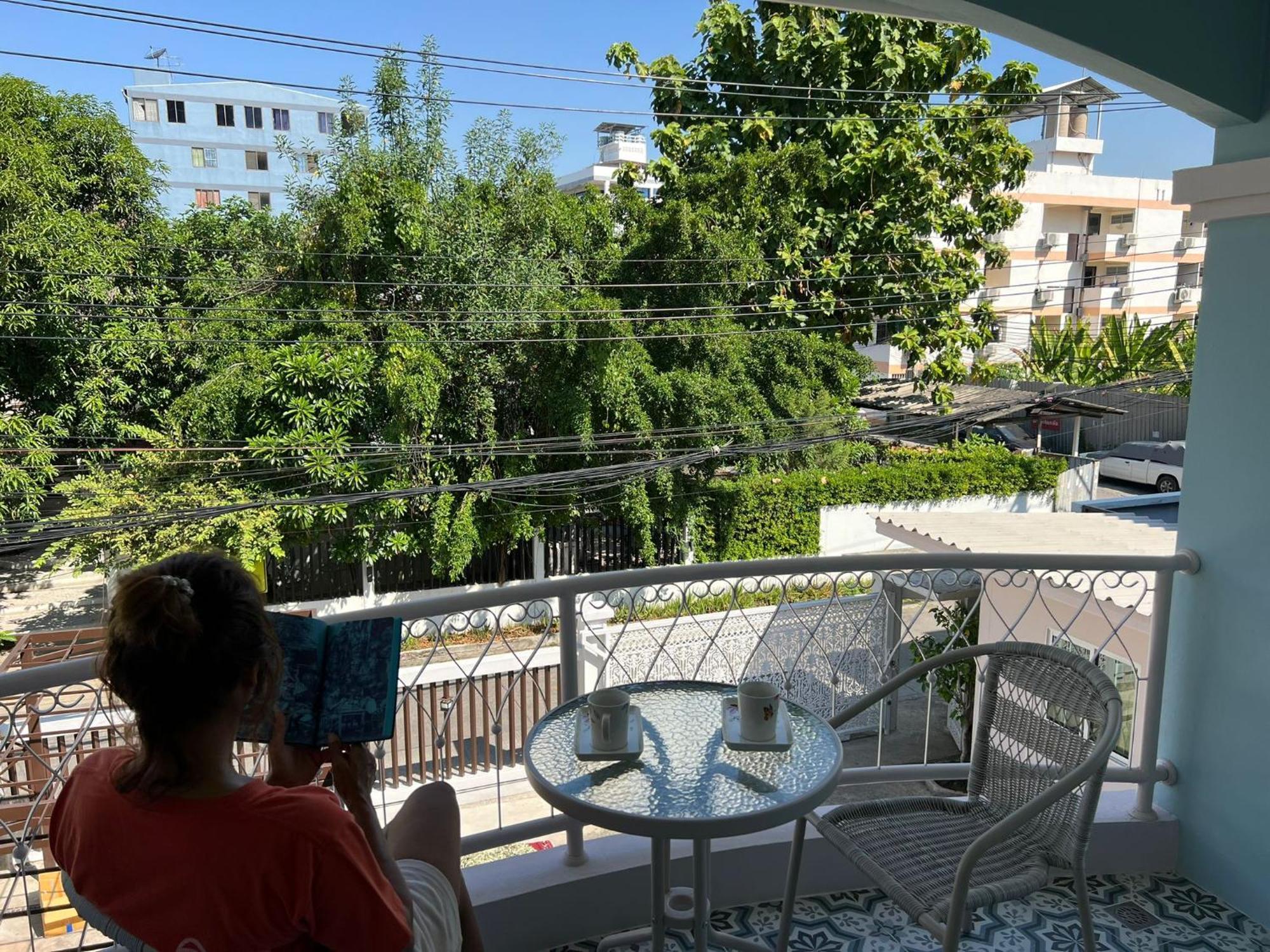 Dusita Hotel *