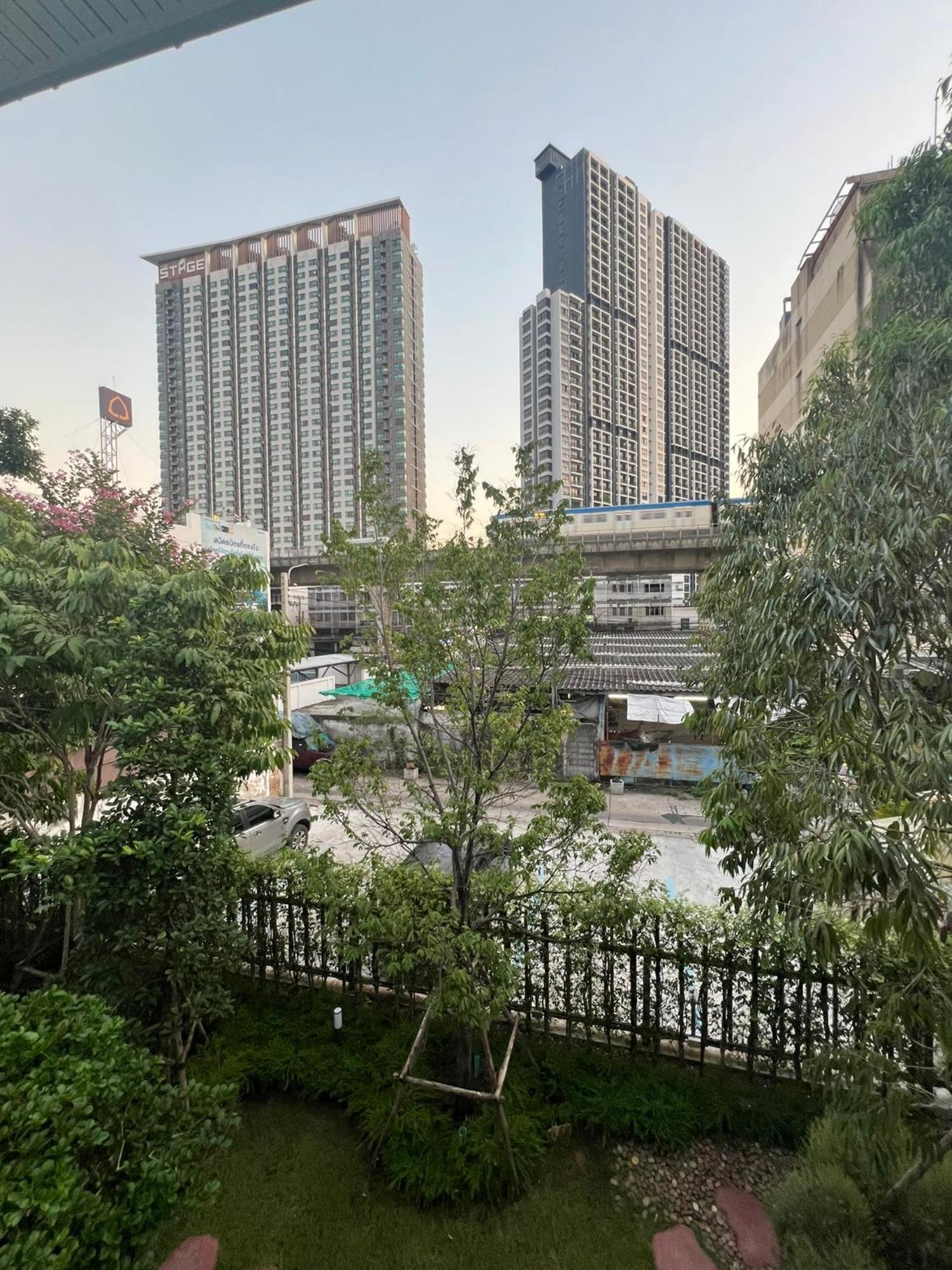 Dusita Hotel *
