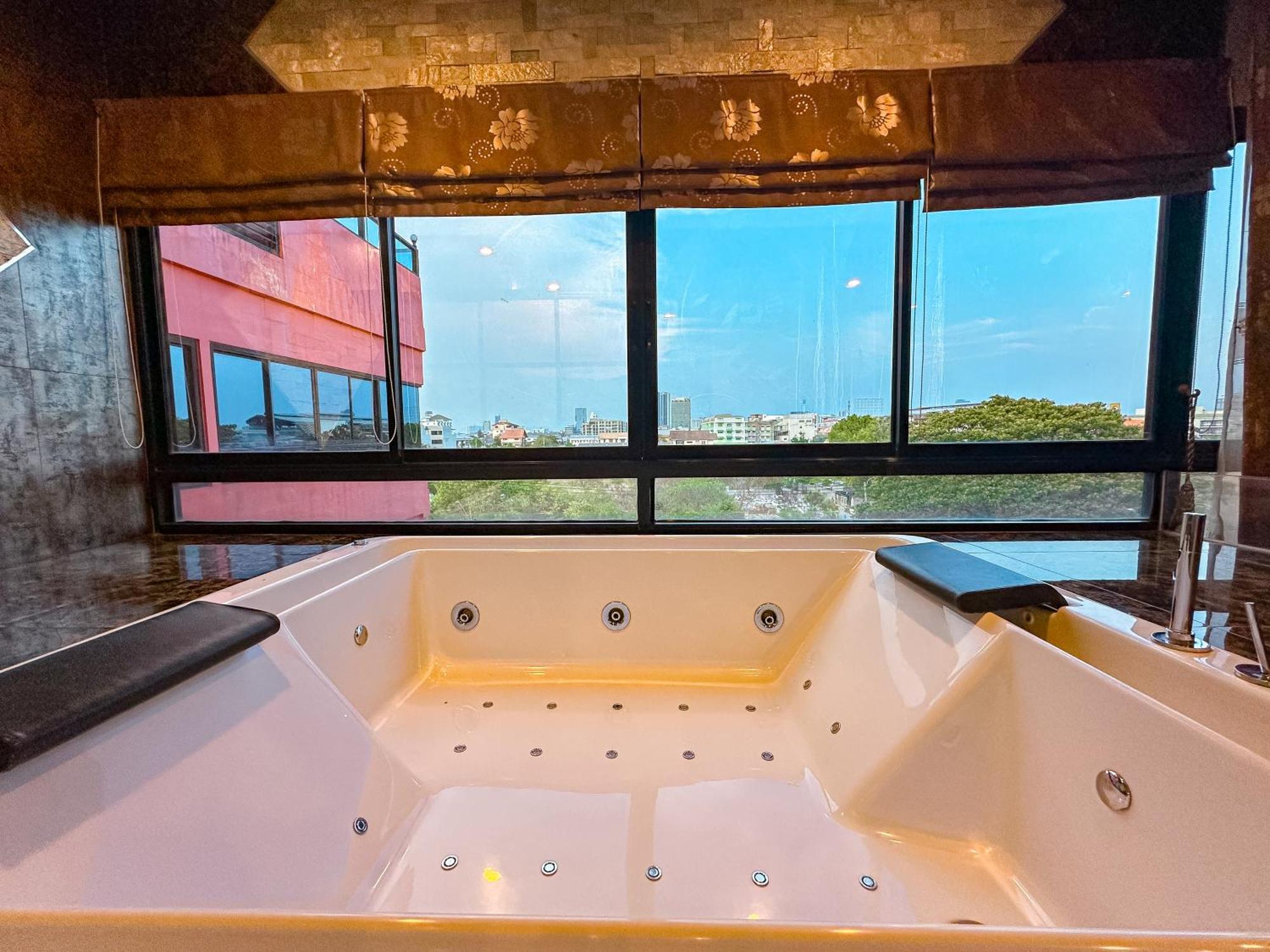 Thongtara House Boutique Srinakarin 4* Bangkok