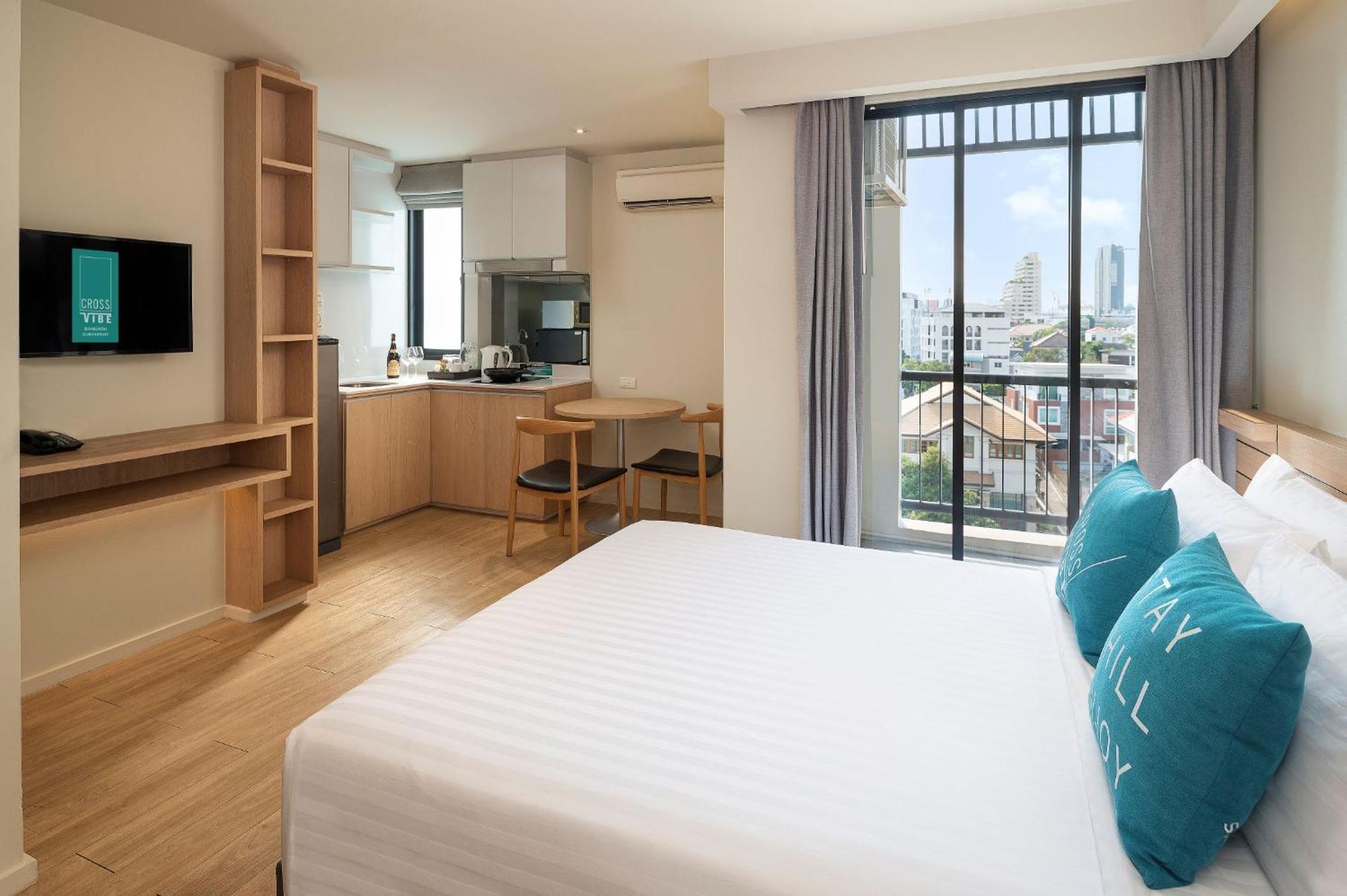 Cross Vibe Sukhumvit Hotel 4*