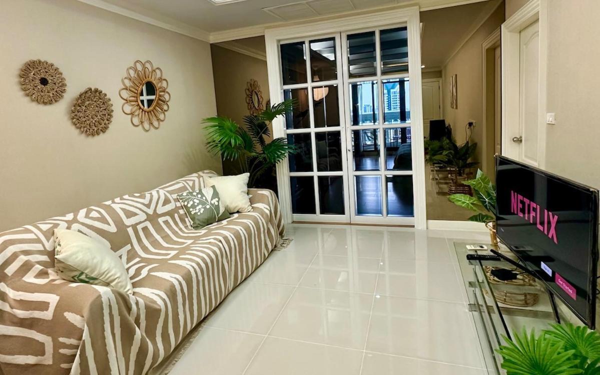 Bangrakhomey - Cozy Private In State Tower Apartment