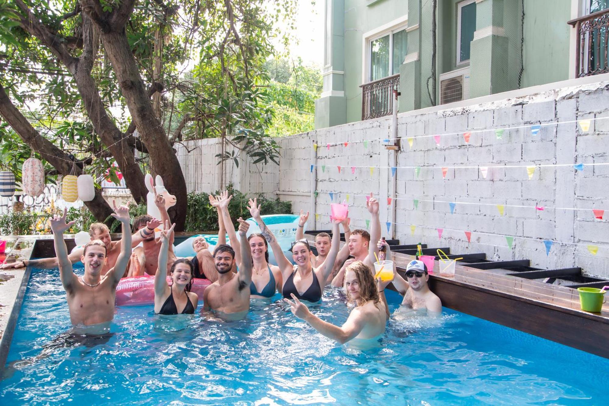 Revolution Khao San By The Bliss Albergue *
