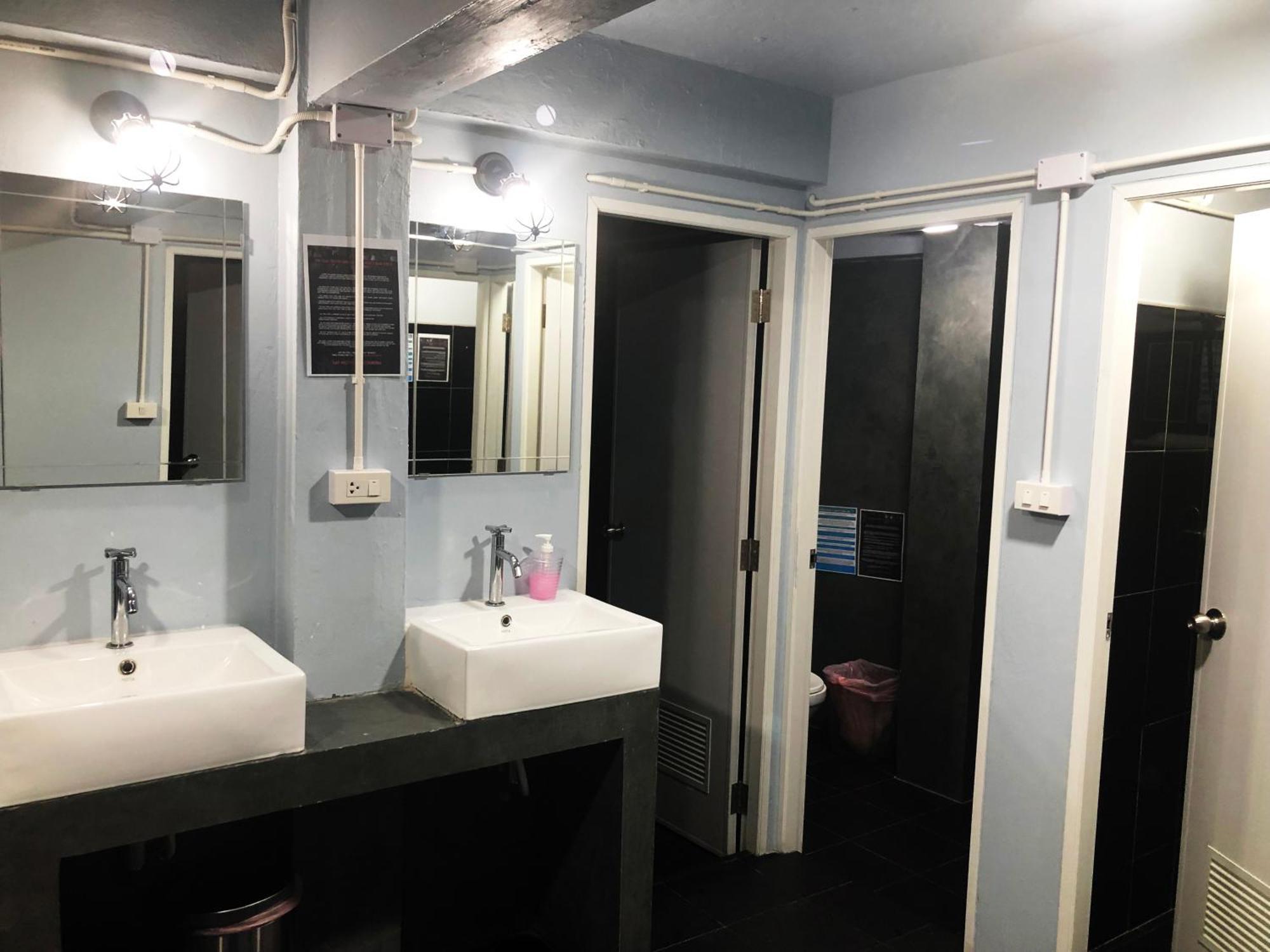 Revolution Khao San By The Bliss Albergue Banguecoque