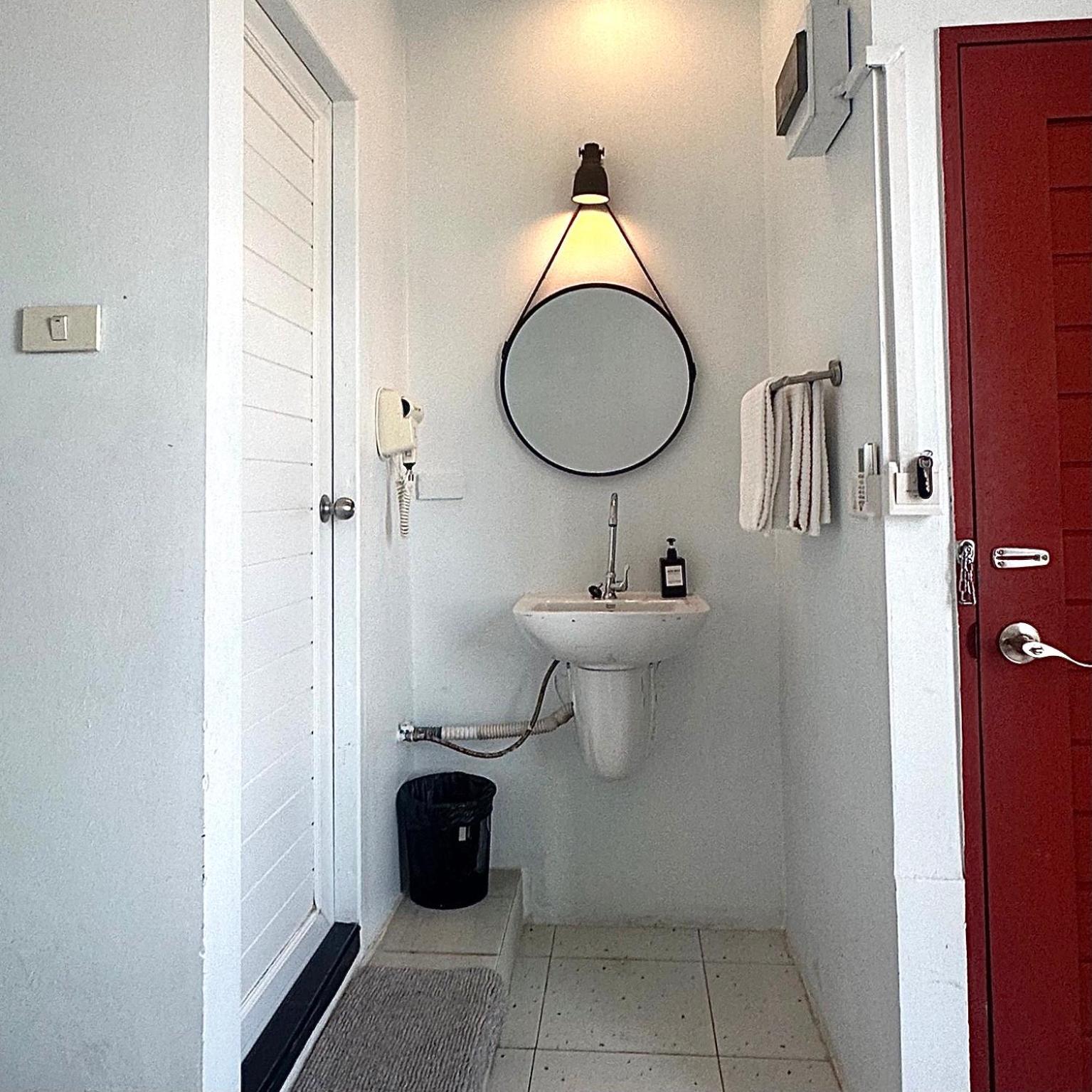 Beige Poshtels + Netflix Asrama *