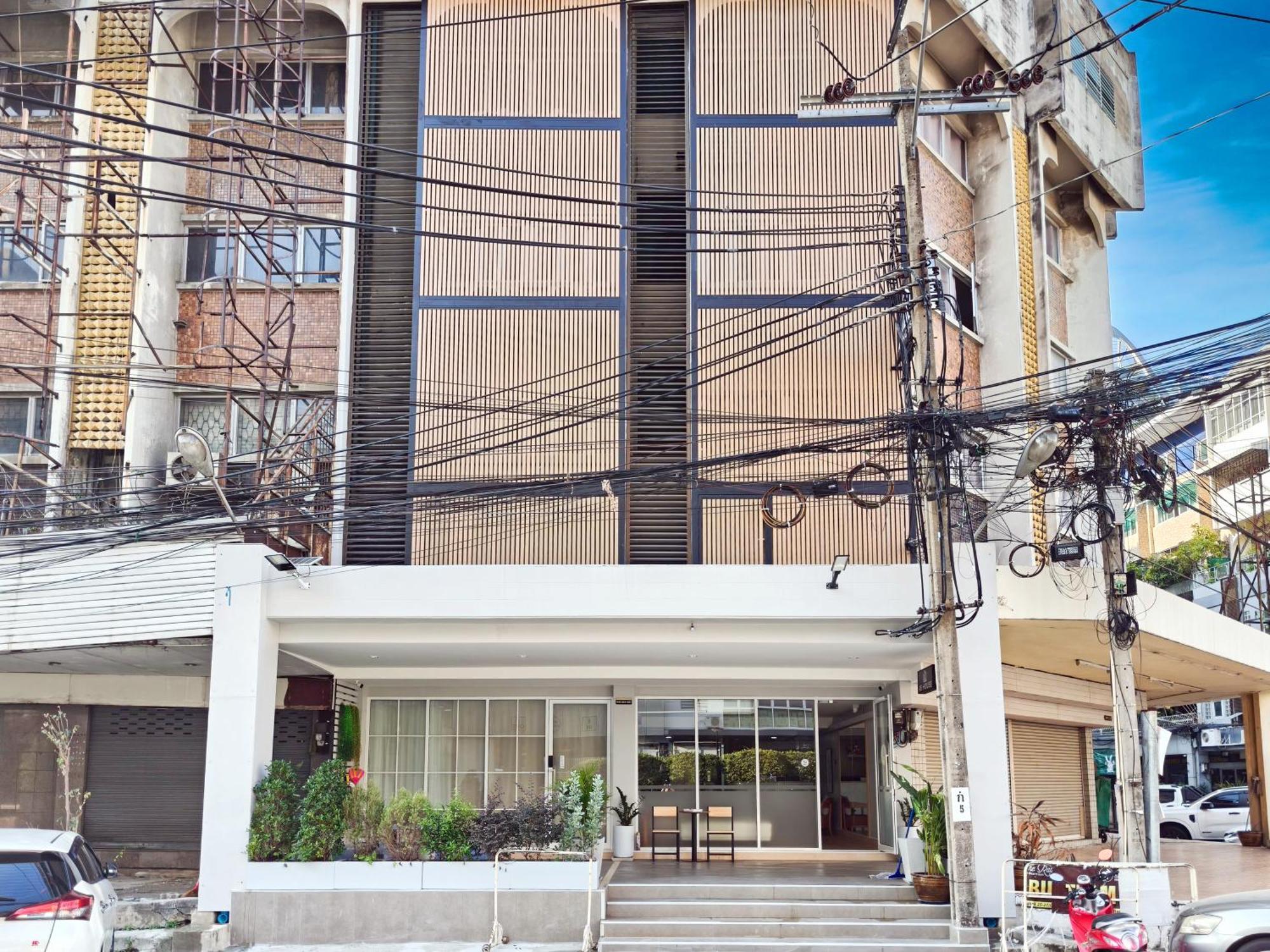 Aparthotel Ab House *