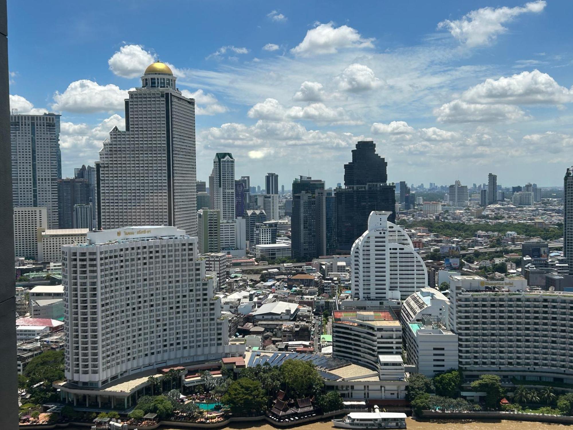 The River Luxury Two Bedrooms Apartemen