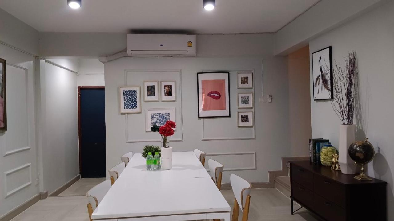 Holiday home 4br House Mrt Subway 250m Chatujak Market Wi-fi Bangkok