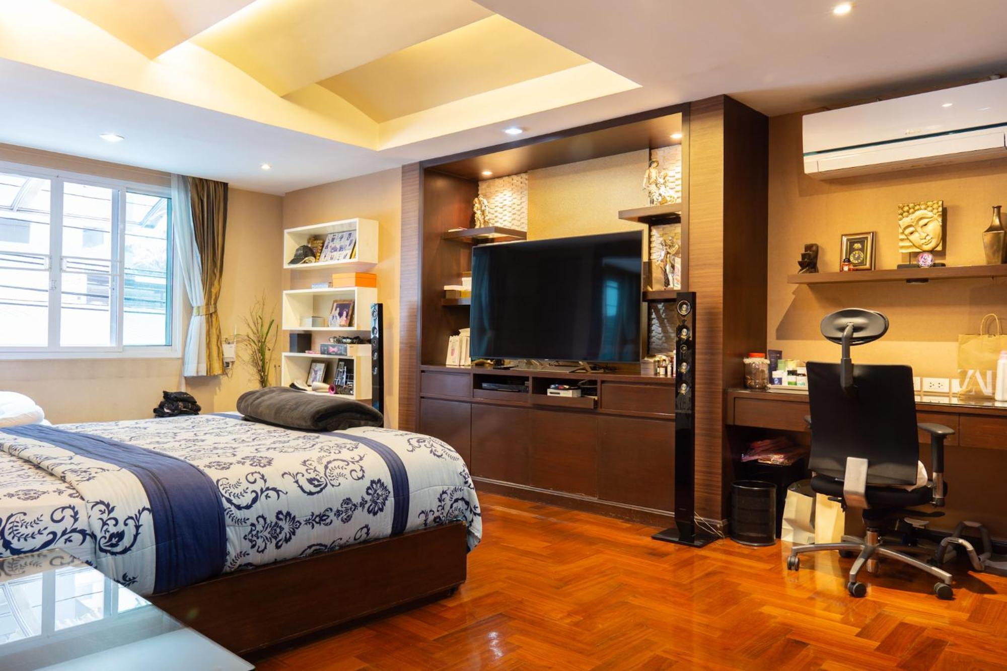 Modern In Sukhumvit * Bangkok