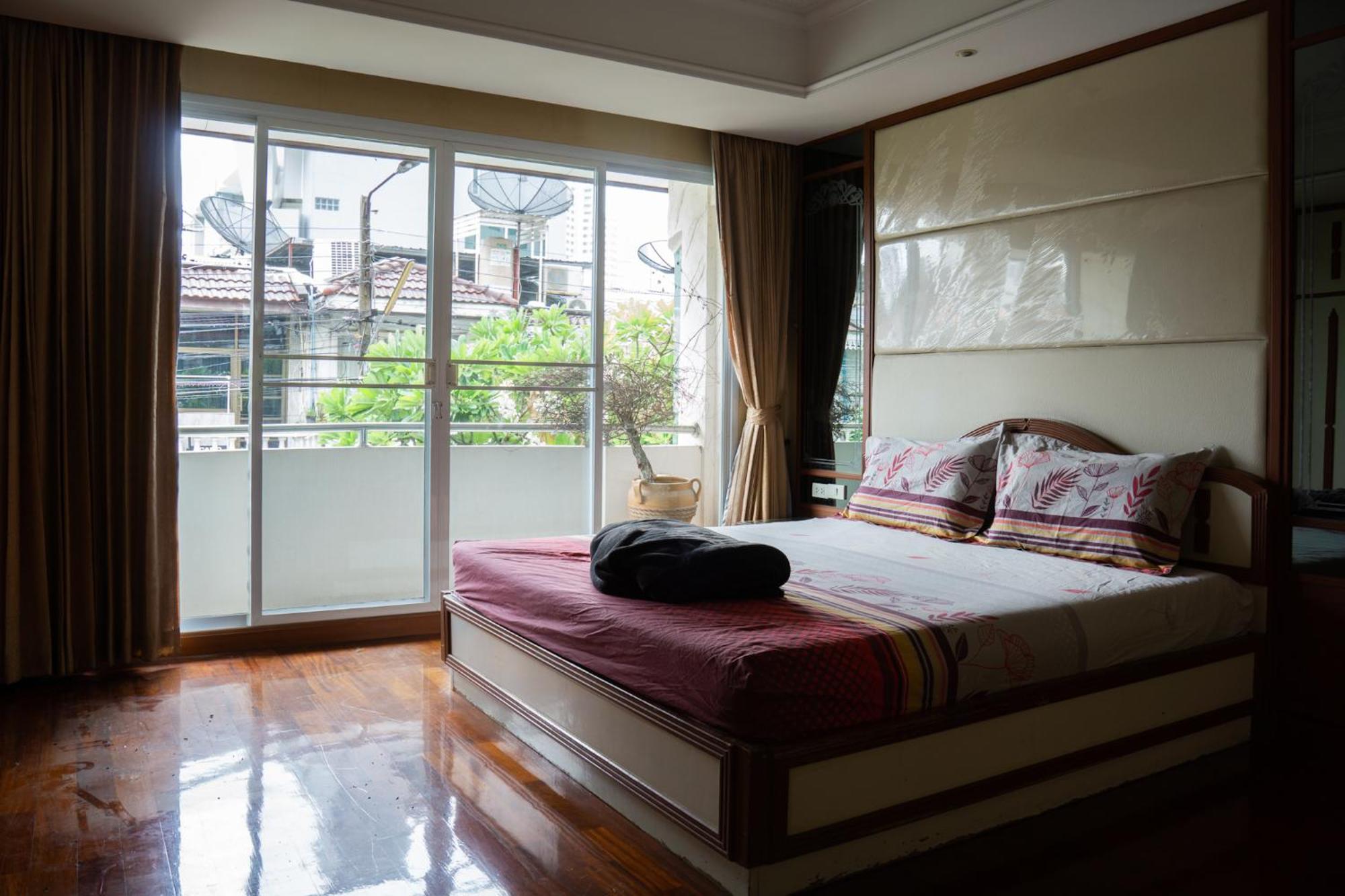 Modern In Sukhumvit * Bangkok