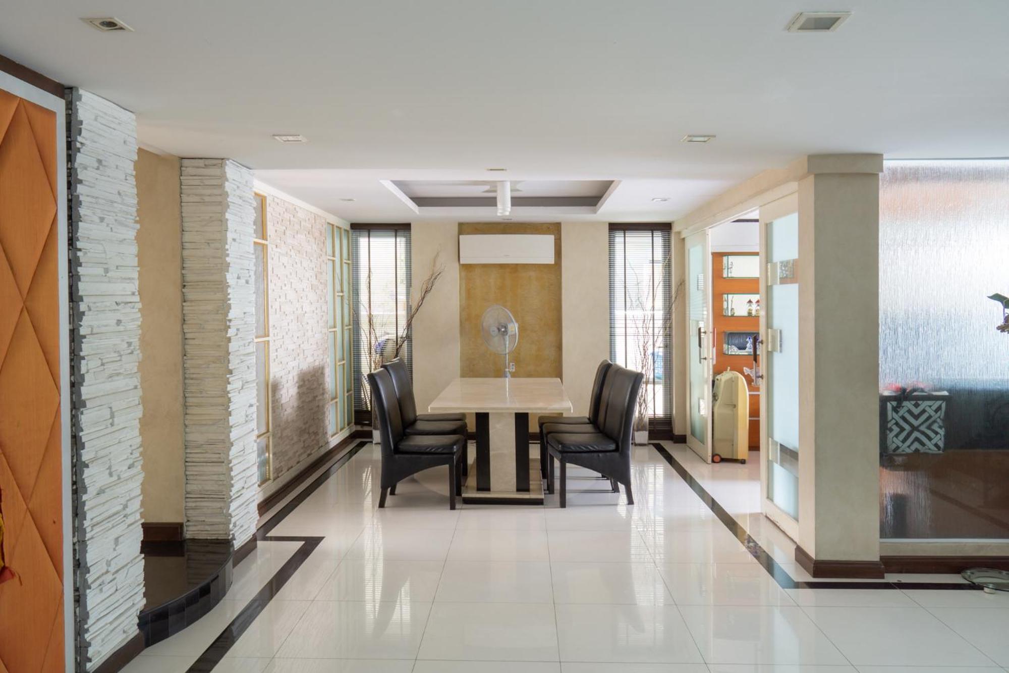 Modern In Sukhumvit