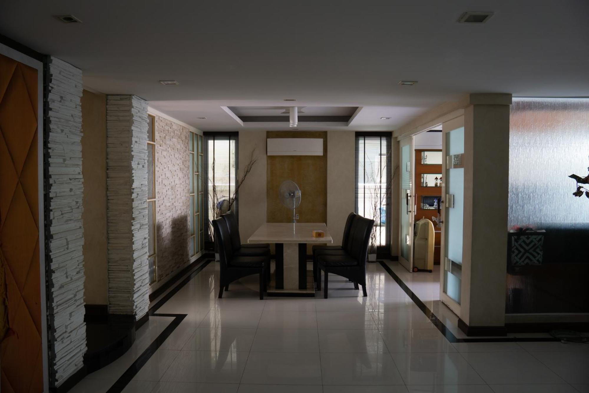 Modern In Sukhumvit