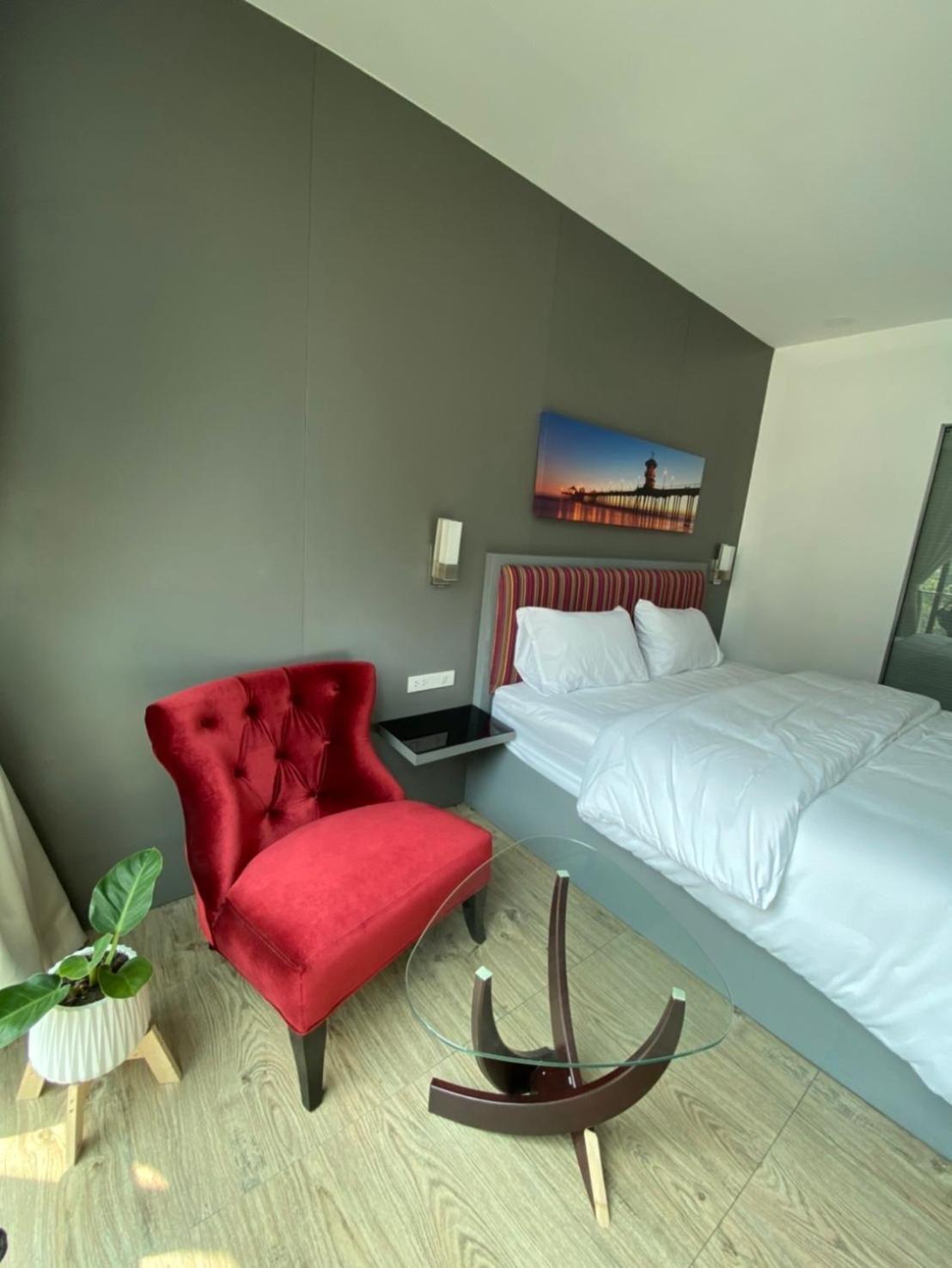 8 & Cafe Hotel 3*