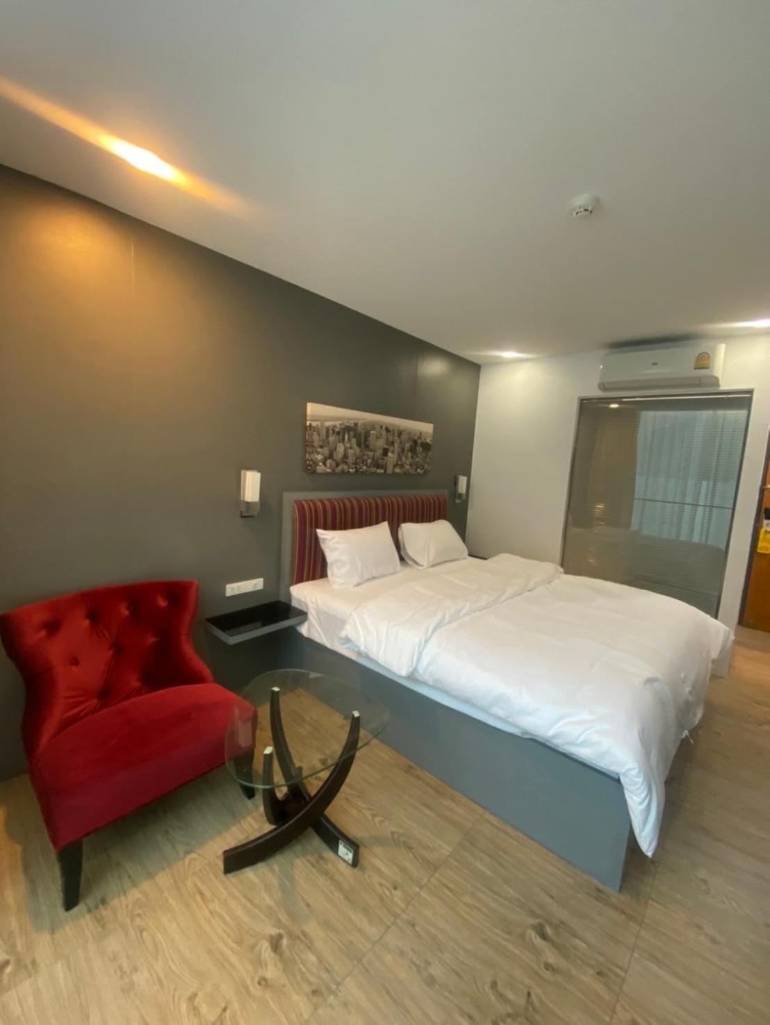 8 & Cafe Hotel 3*