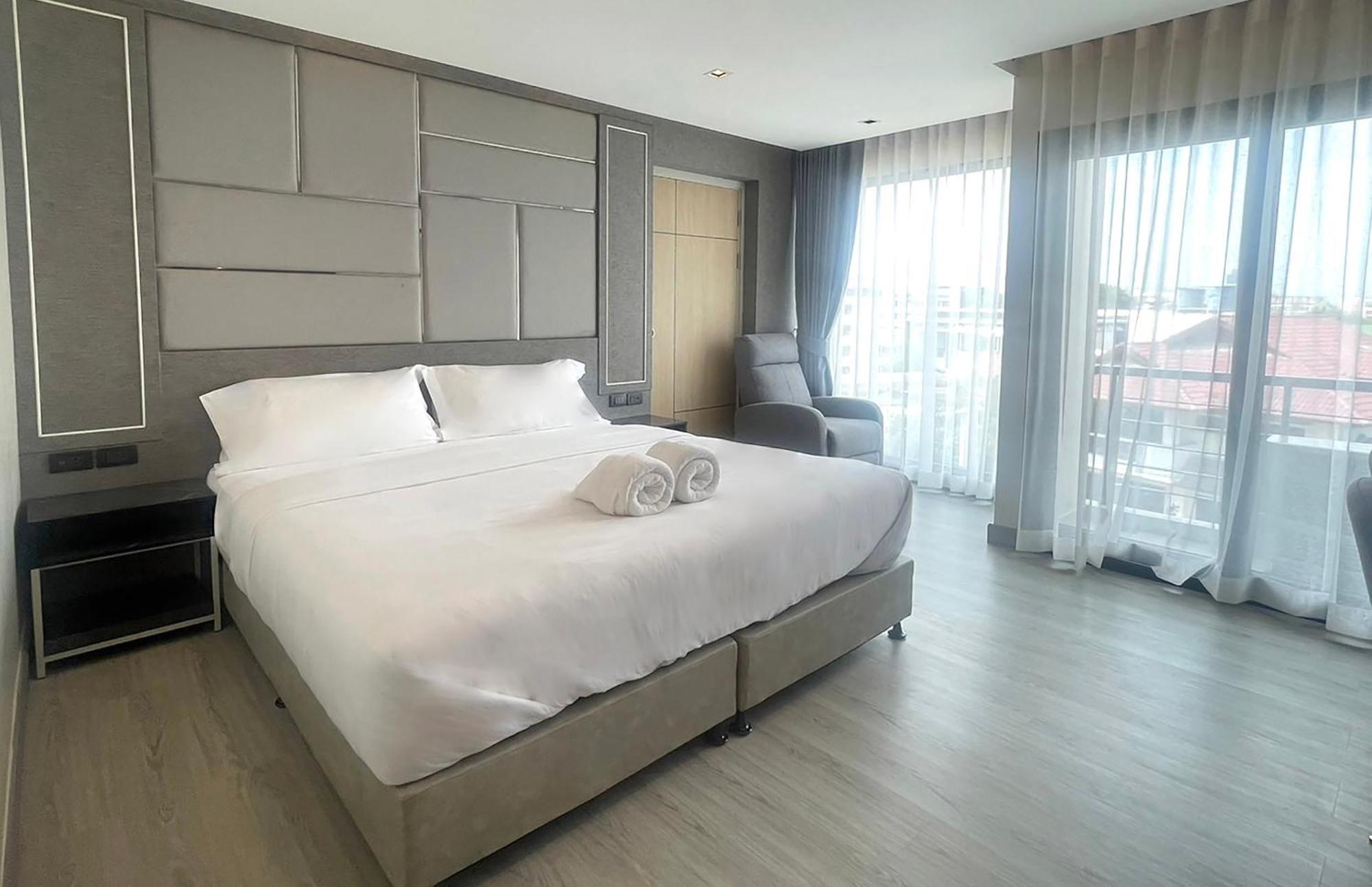 Hotel The 9 3*