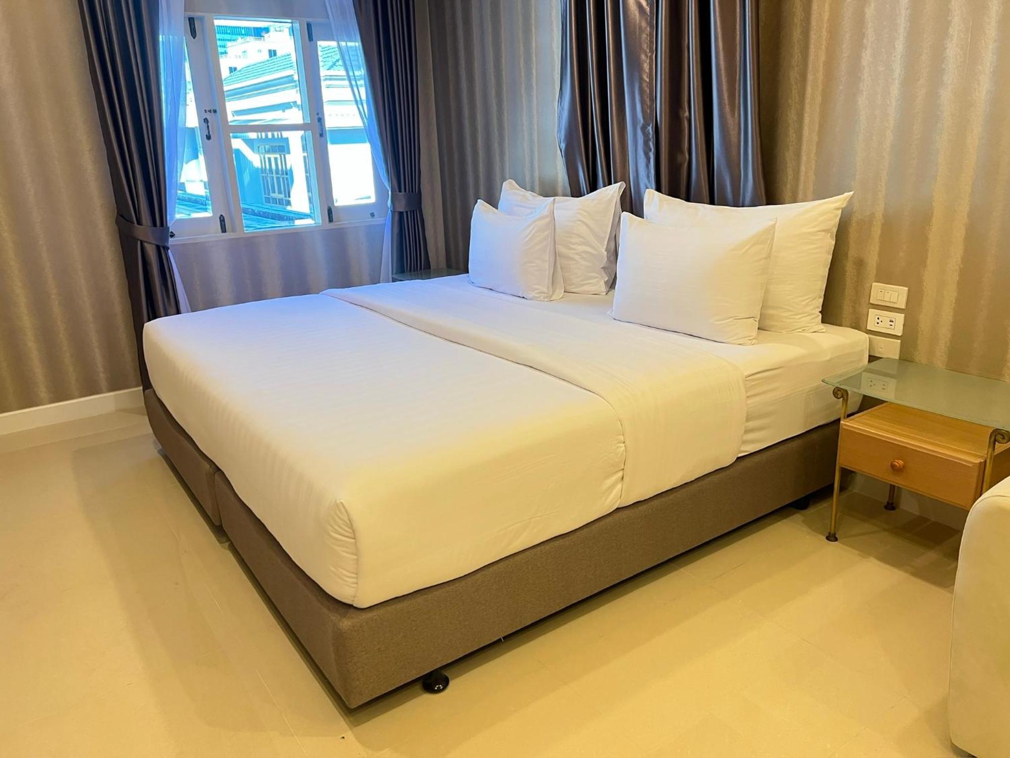 V20 Boutique Jacuzzi