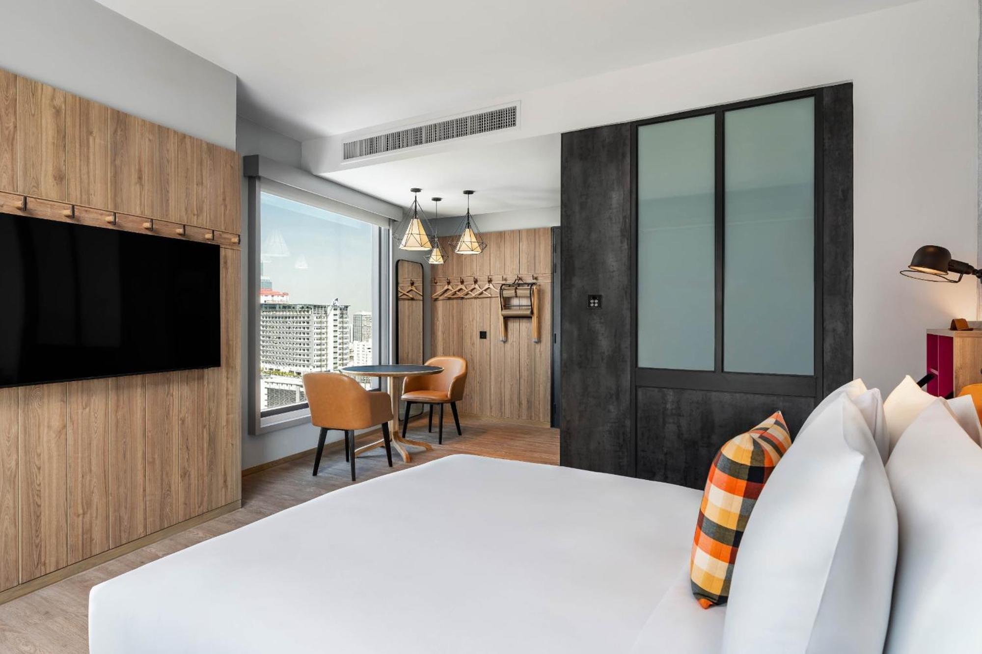 Moxy Ratchaprasong 4*