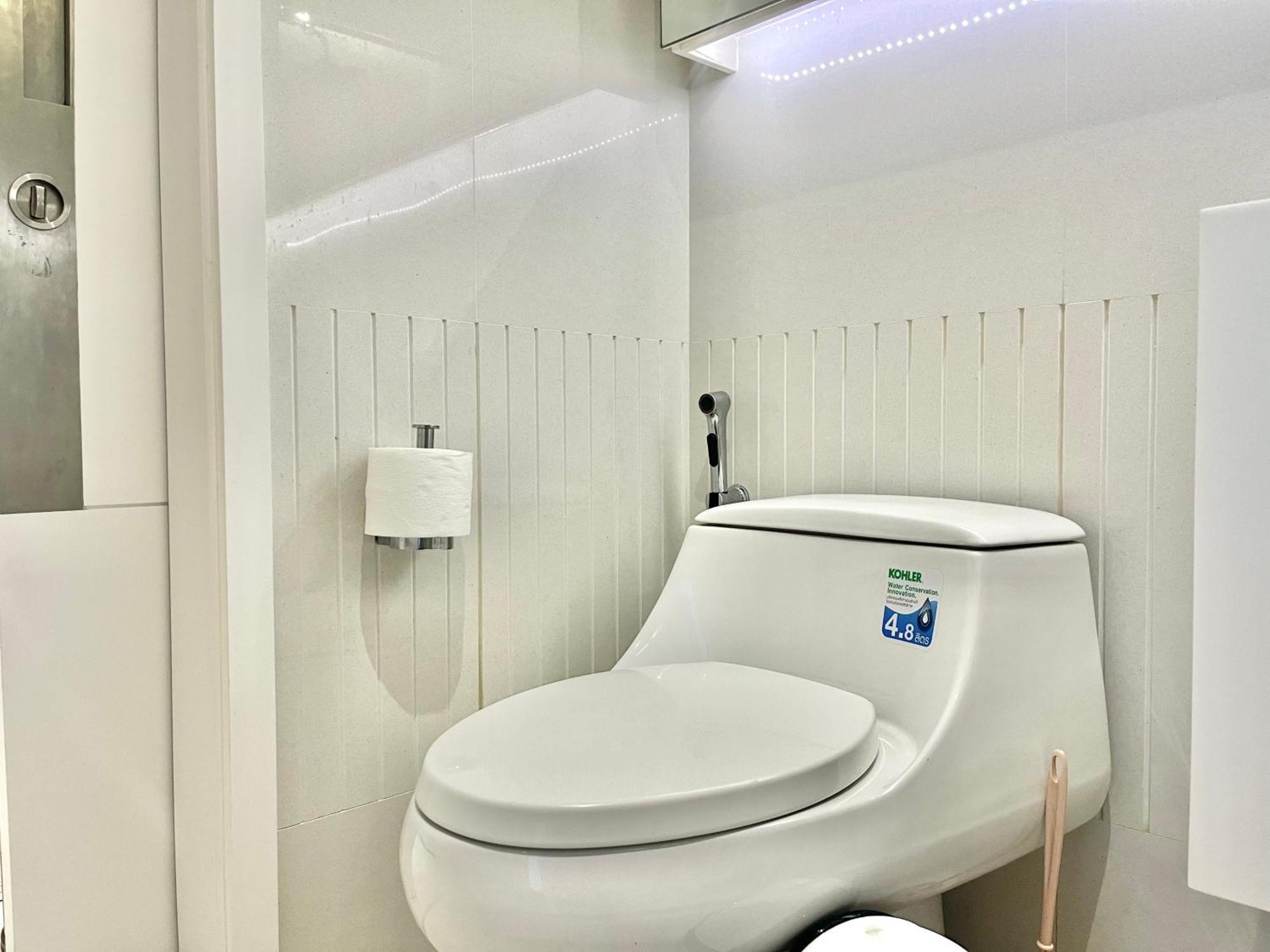 Apartment Sukhumvit 11#luxury#pool#gym#bts Nana&mrt Sukhumvit#1br#max2ppl *