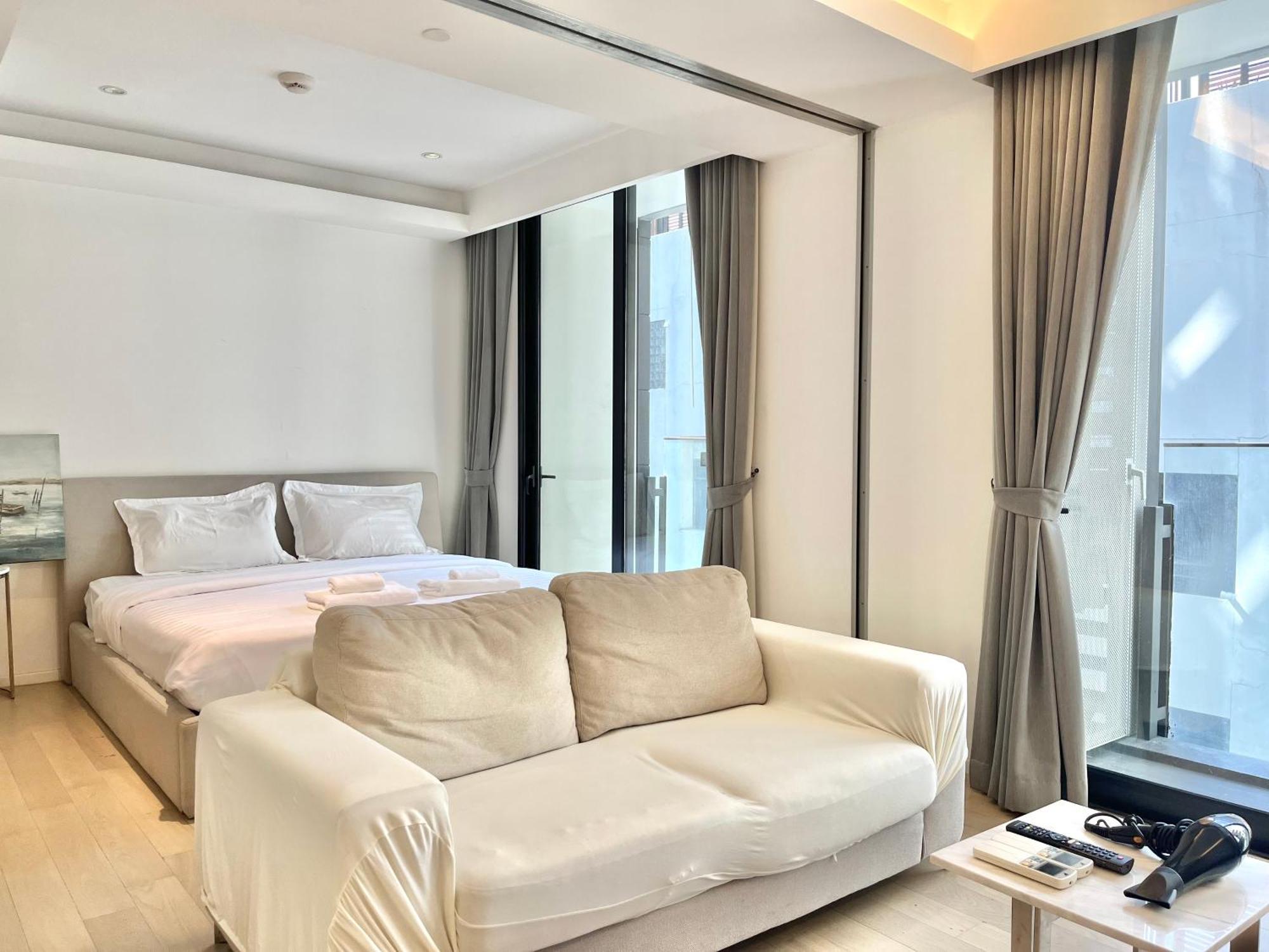 Apartment Sukhumvit 11#luxury#pool#gym#bts Nana&mrt Sukhumvit#1br#max2ppl Bangkok