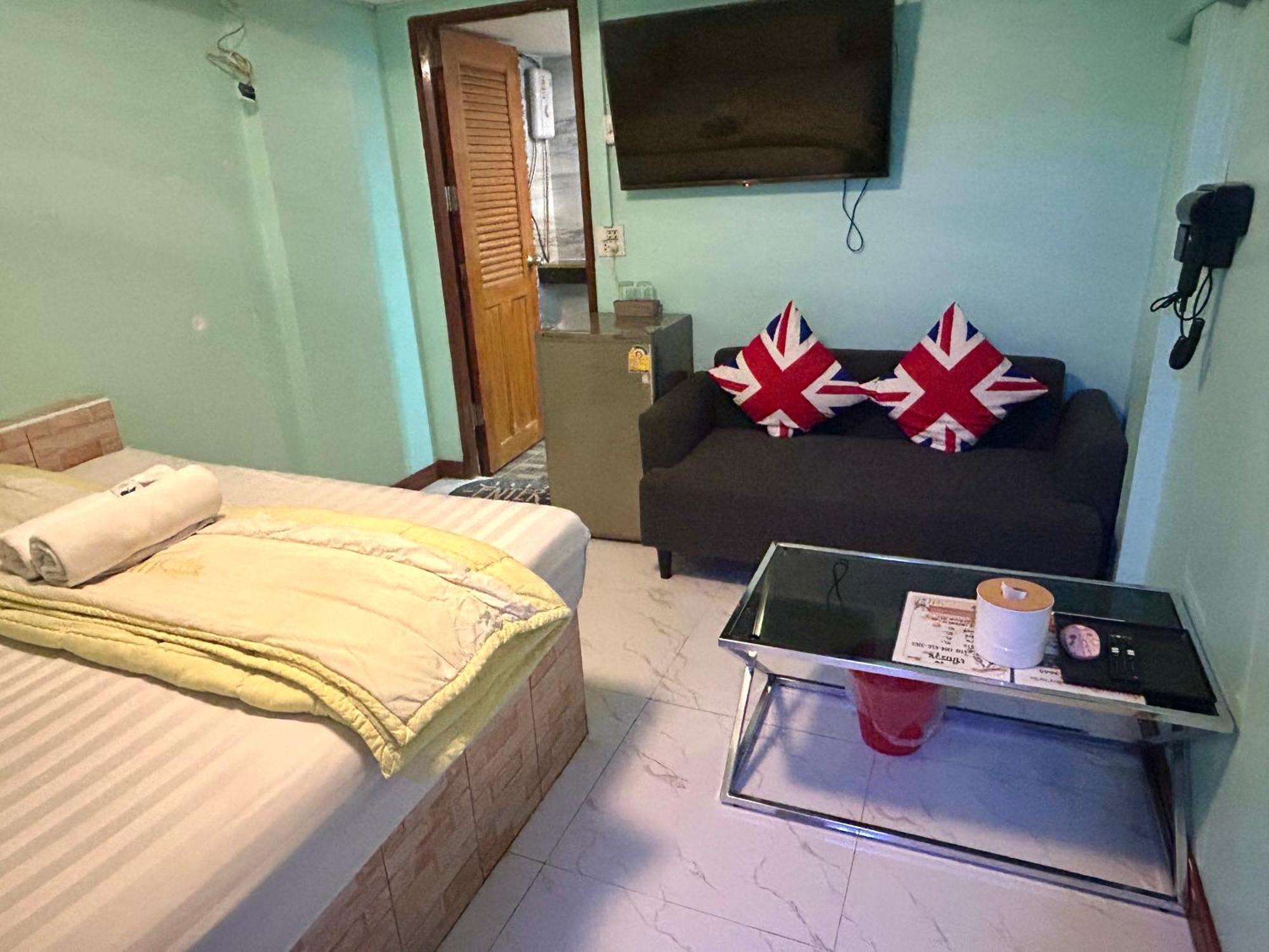 Bankhunchang Ramkhamhaeng Hostel Bangkok