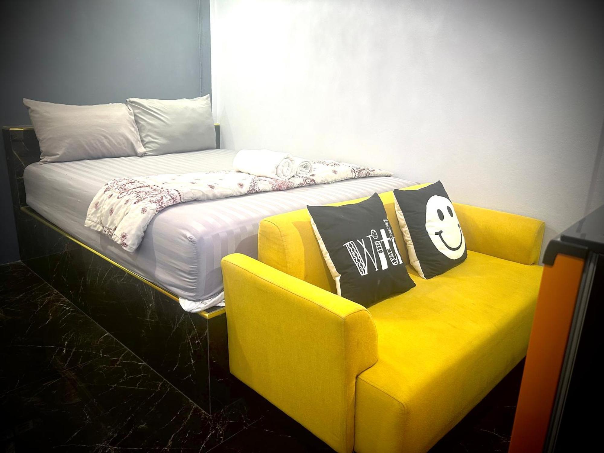 Bankhunchang Ramkhamhaeng Hostel
