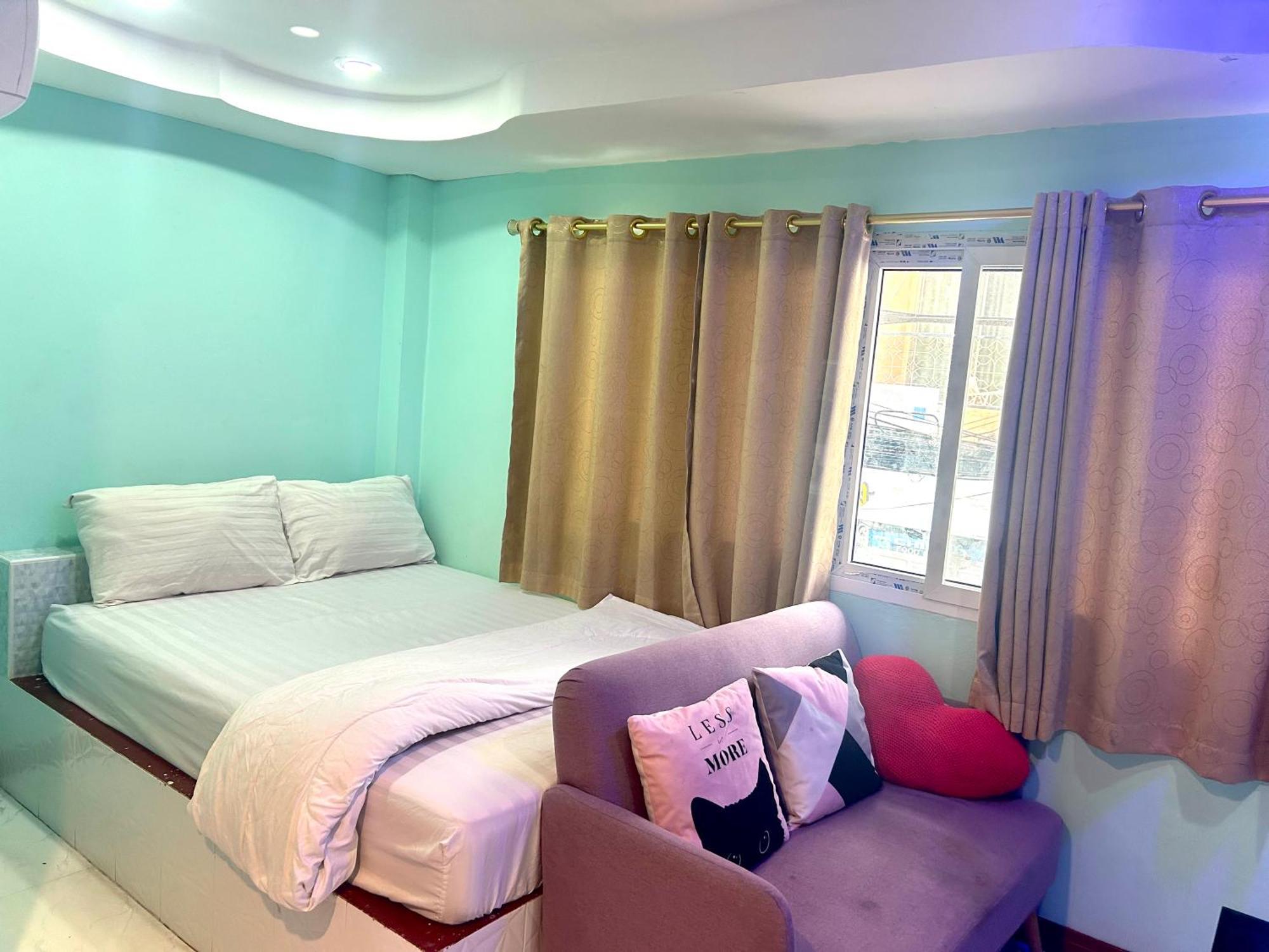 Bankhunchang Ramkhamhaeng Hostel