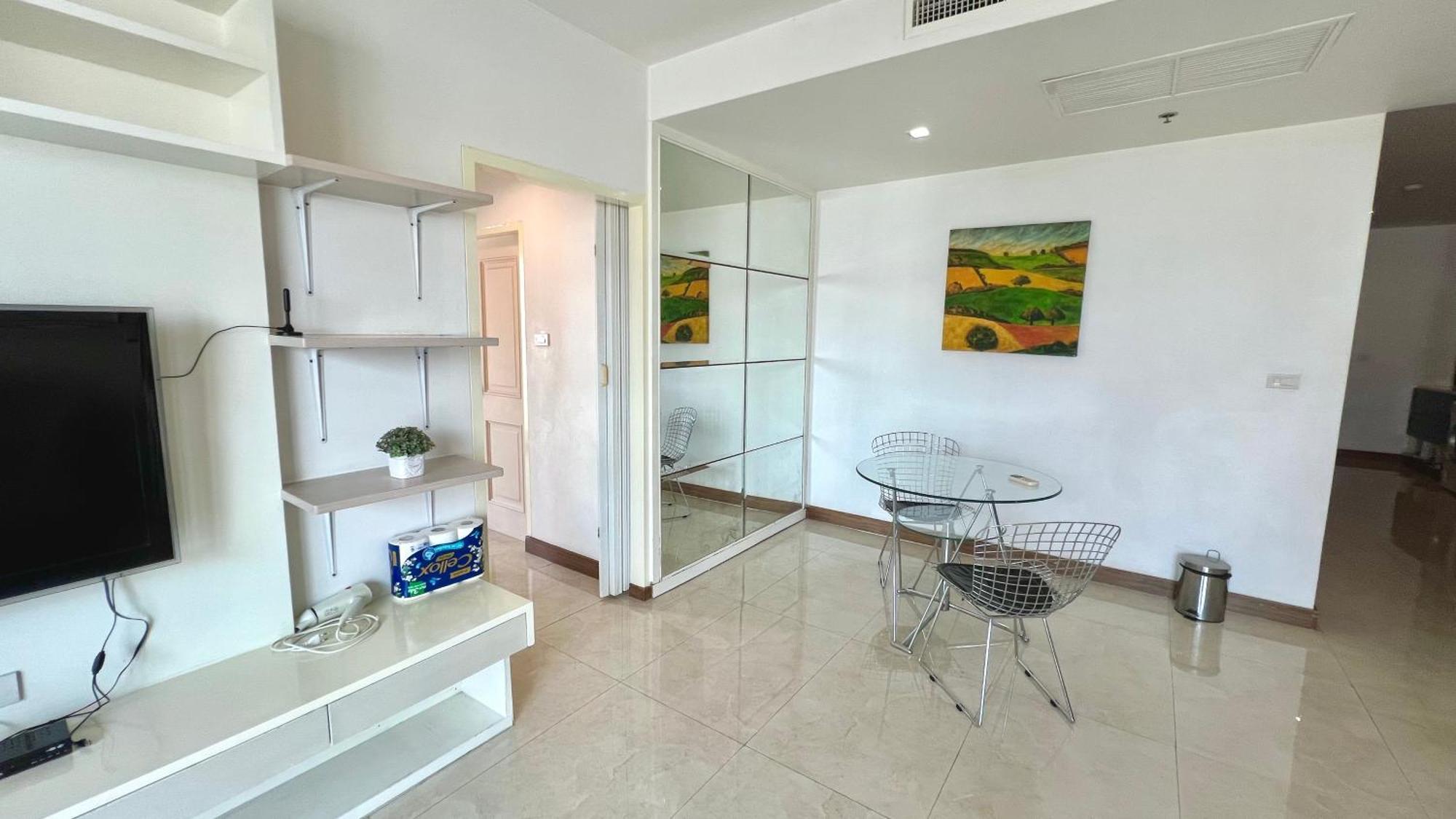 Apartemen Great Location 3 Mins Walk From Bts Ari Bangkok