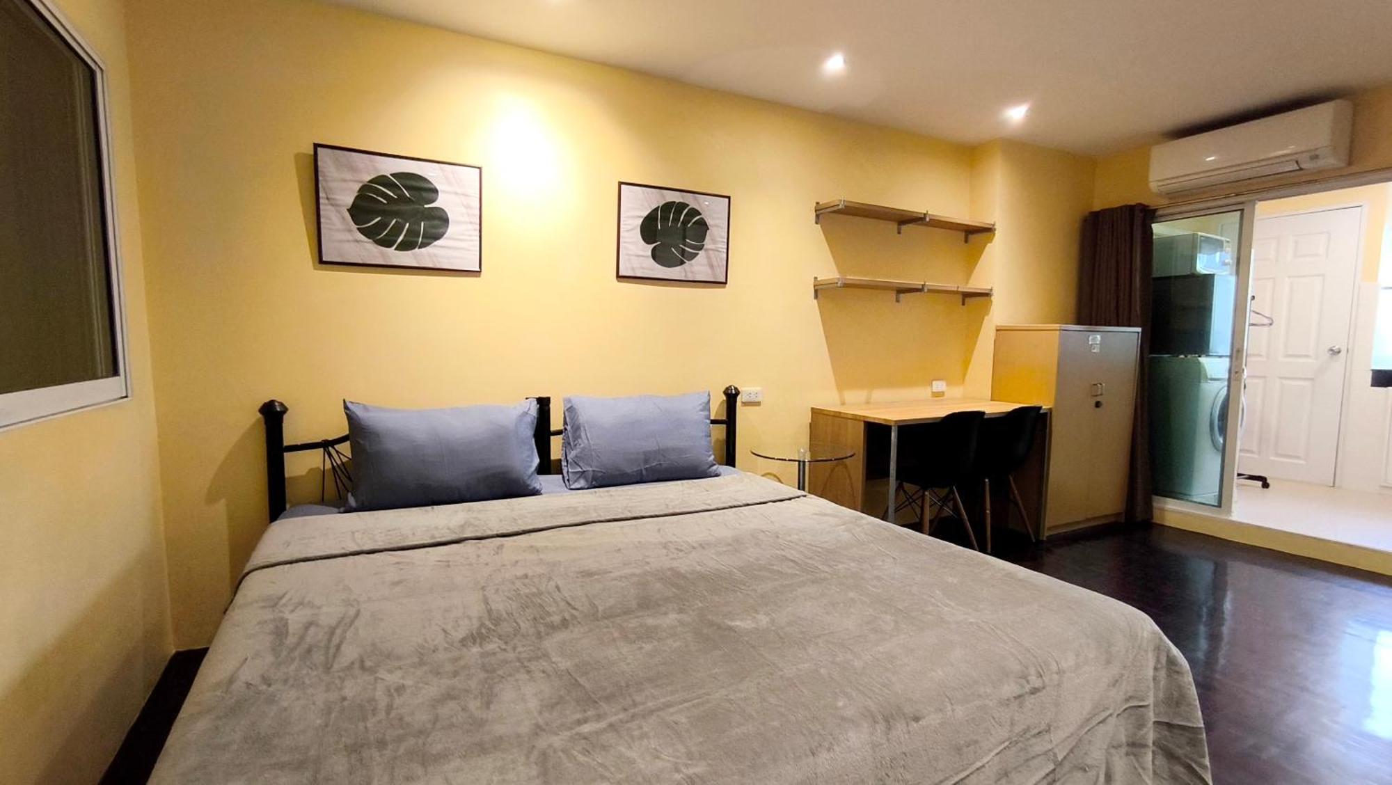 Silom 1 Bedroom With 2 King Beds For 4 Pax