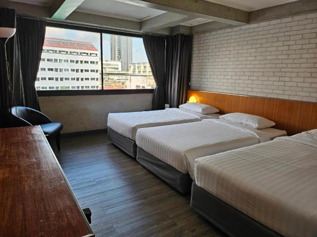 White Palace 3*