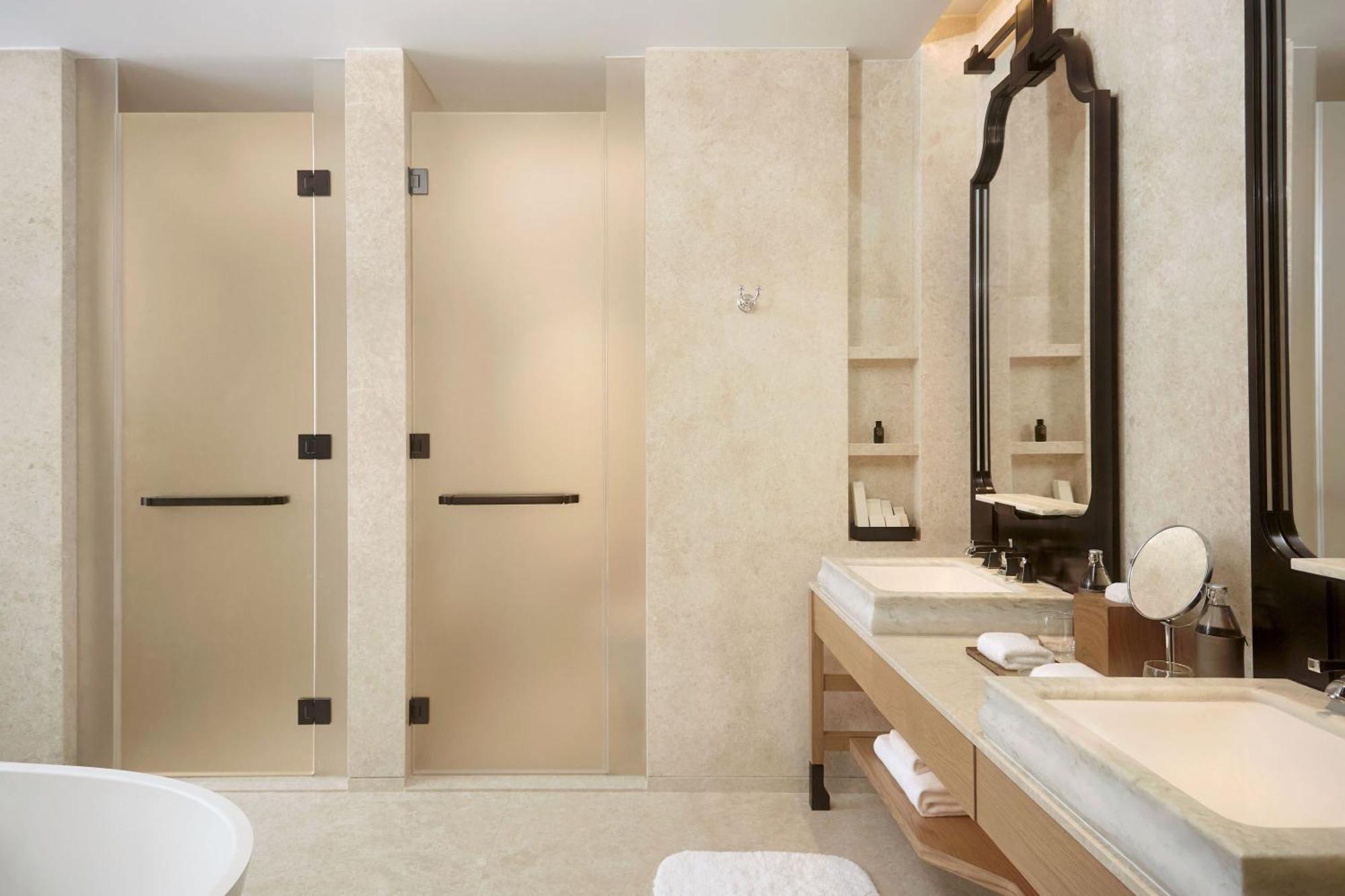 Dusit Thani 5*