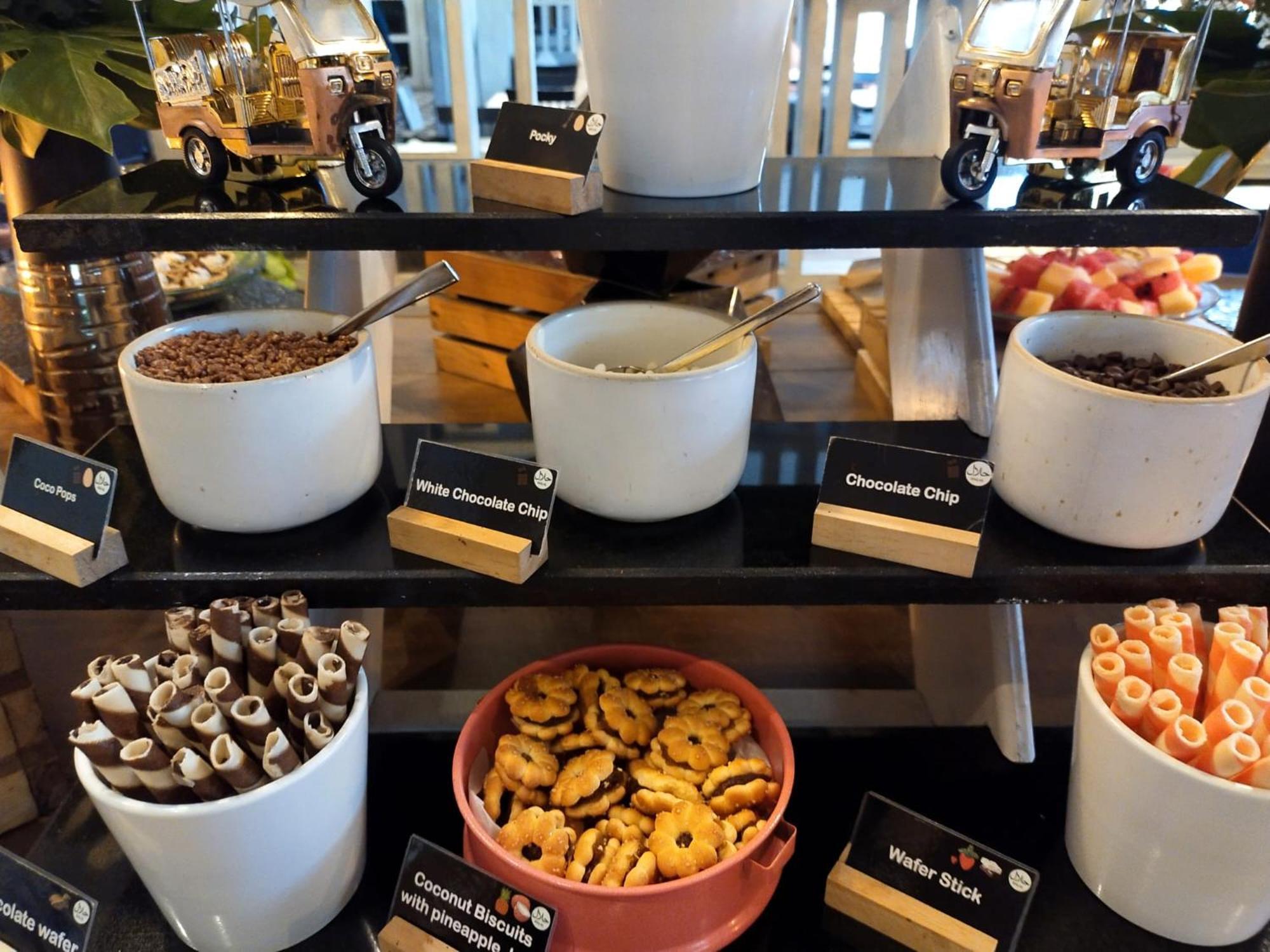 Mövenpick Sukhumvit 15 - Sha Extra Certified Bangkok
