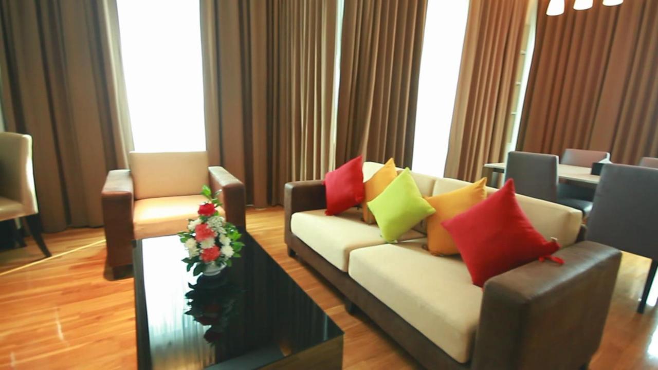 Lumen Srinakarin Hotel