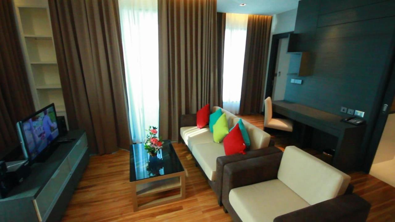 Lumen Srinakarin Hotel
