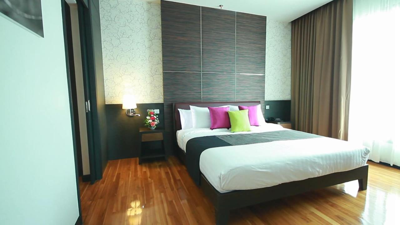 Lumen Srinakarin Hotel