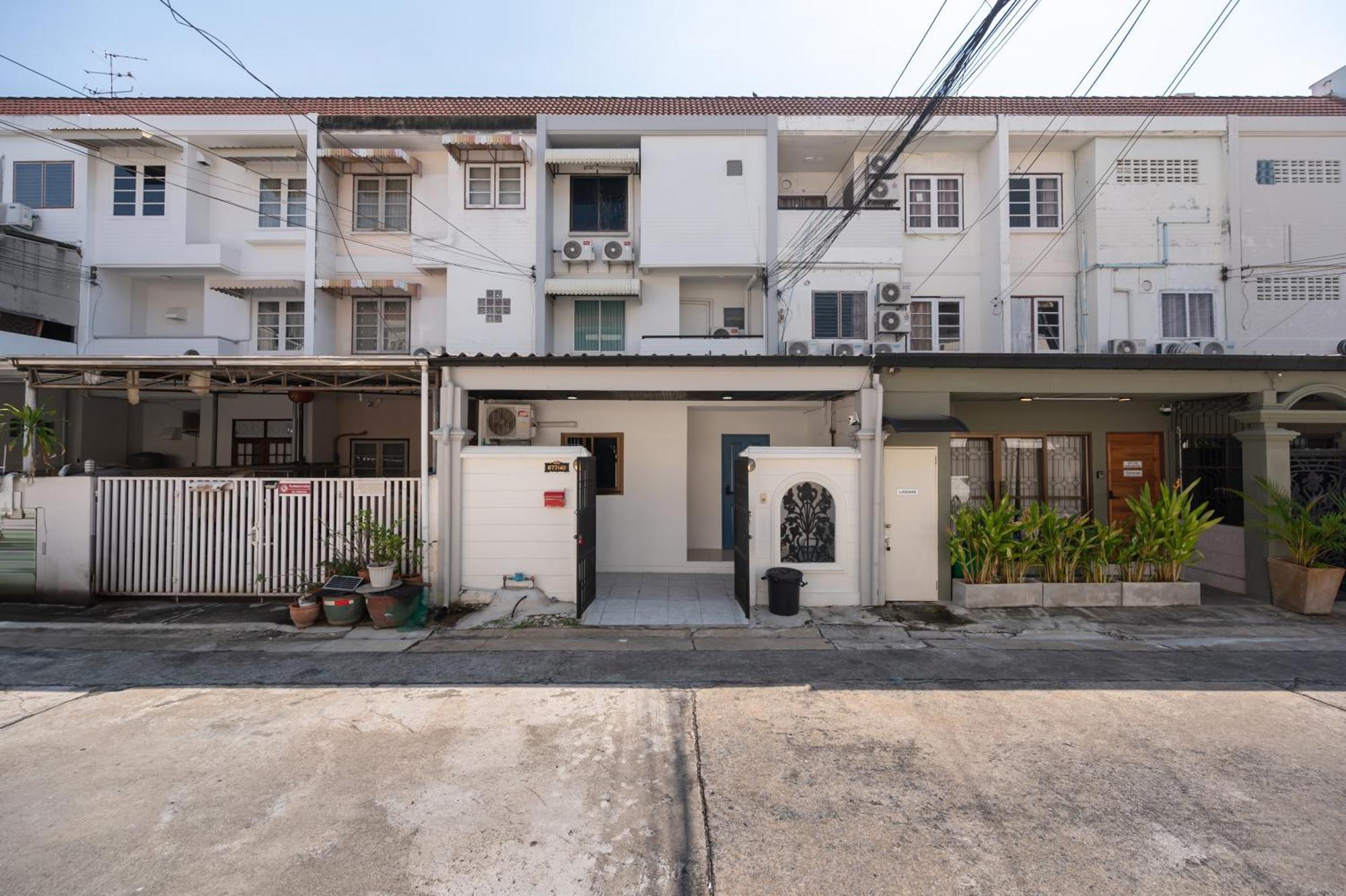 Holiday home Rb01 Chatuchak, Netflix, Speednet, Bts,mrt, 10pax *