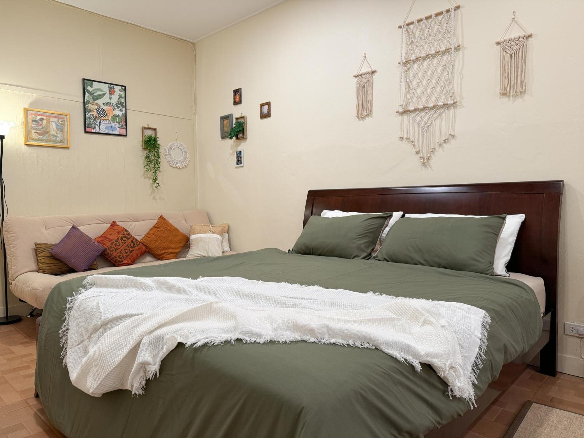 3 Bedroom Nordic Full Kitchen 8 Mins To Mrt & Jodd Fair & Near Rca Holiday home Bangkok