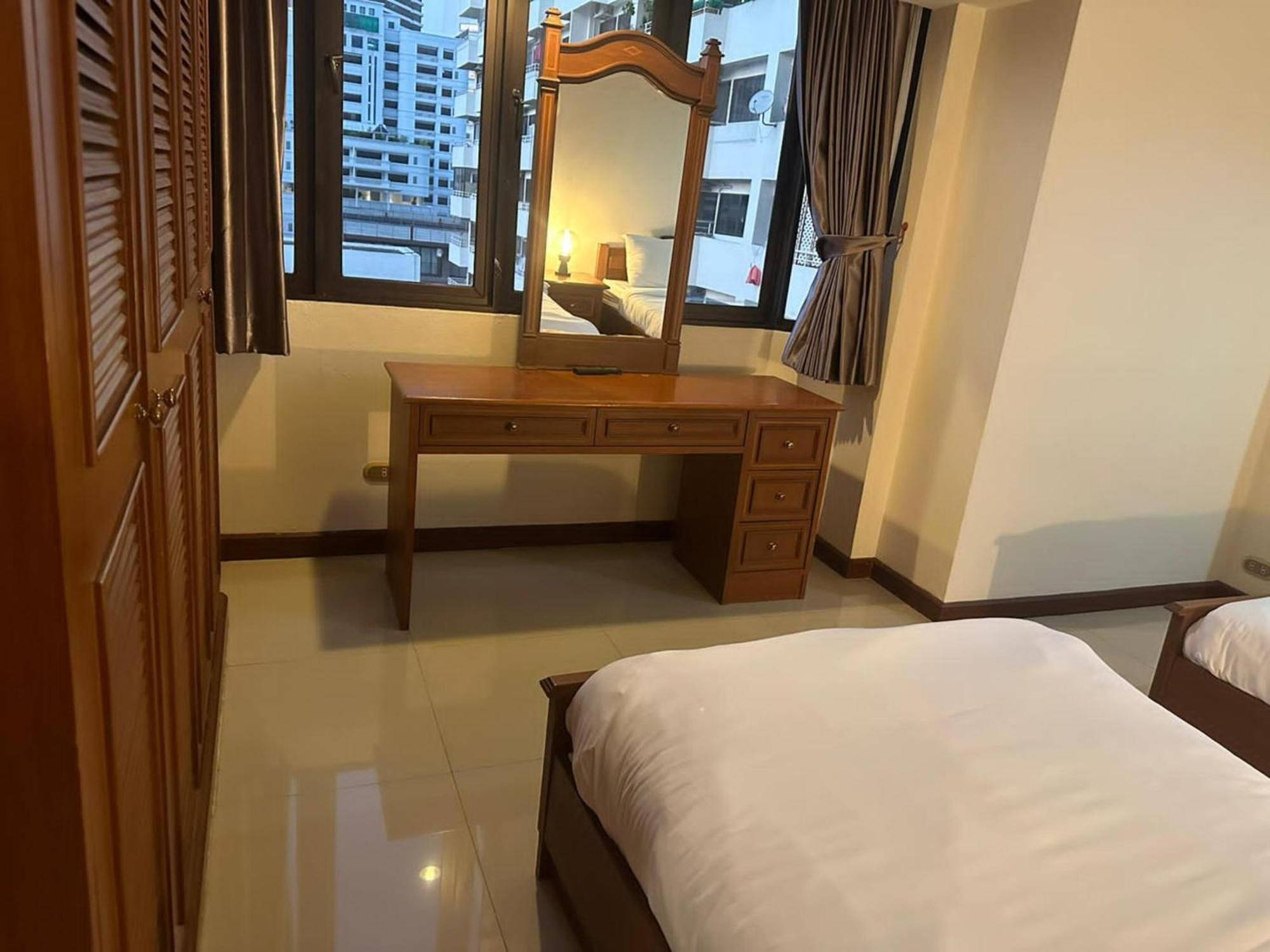 Omni Tower Sukhumvit Nana Direct 3* Bangkok