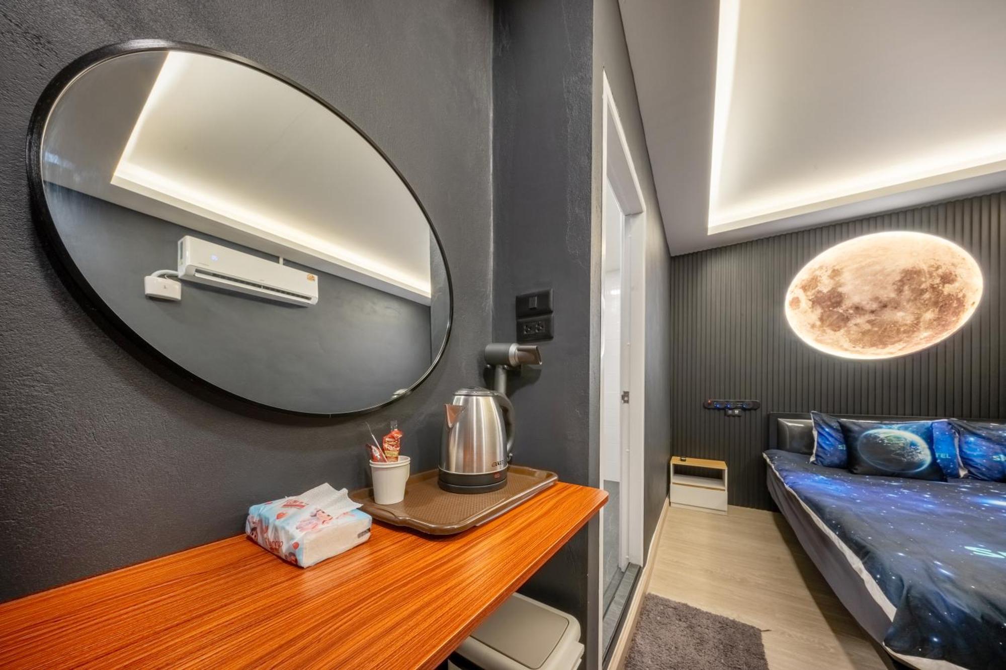 Hostel Space Station Bangkok