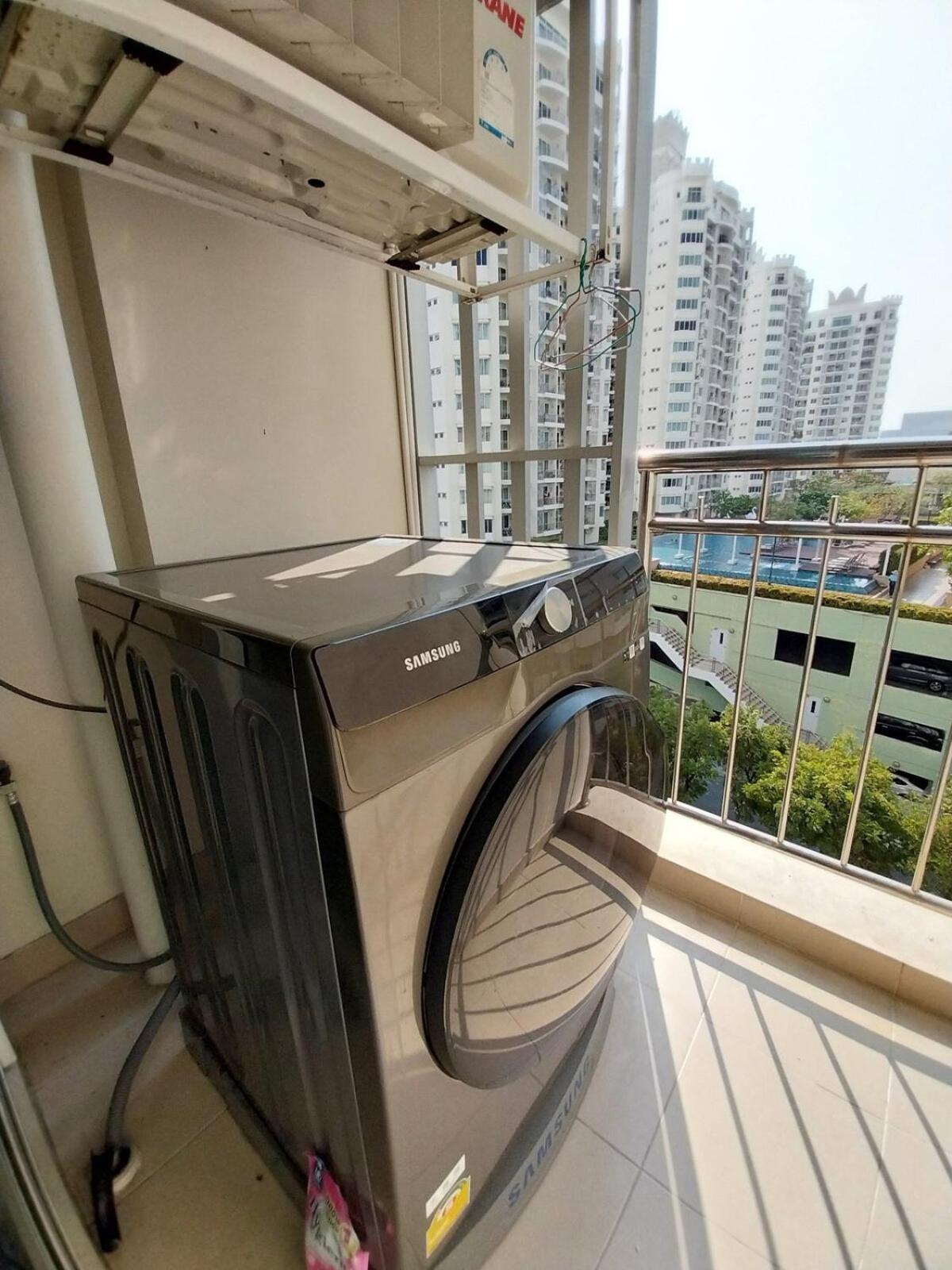Apartment Near Mrt Thailand Cultural Center Station *