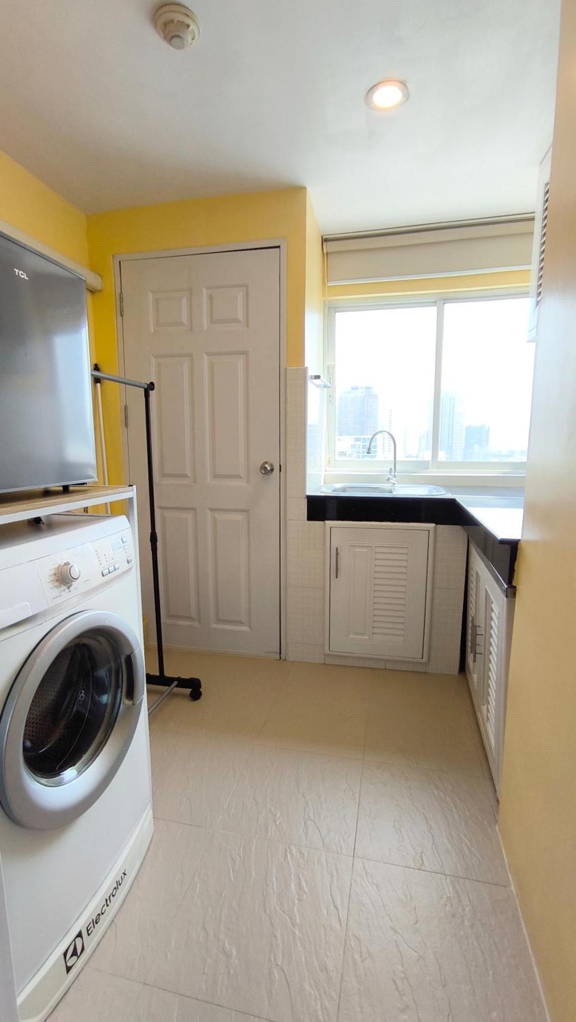 Silom 1 Bedroom With 2 King Beds For 4 Pax Apartemen