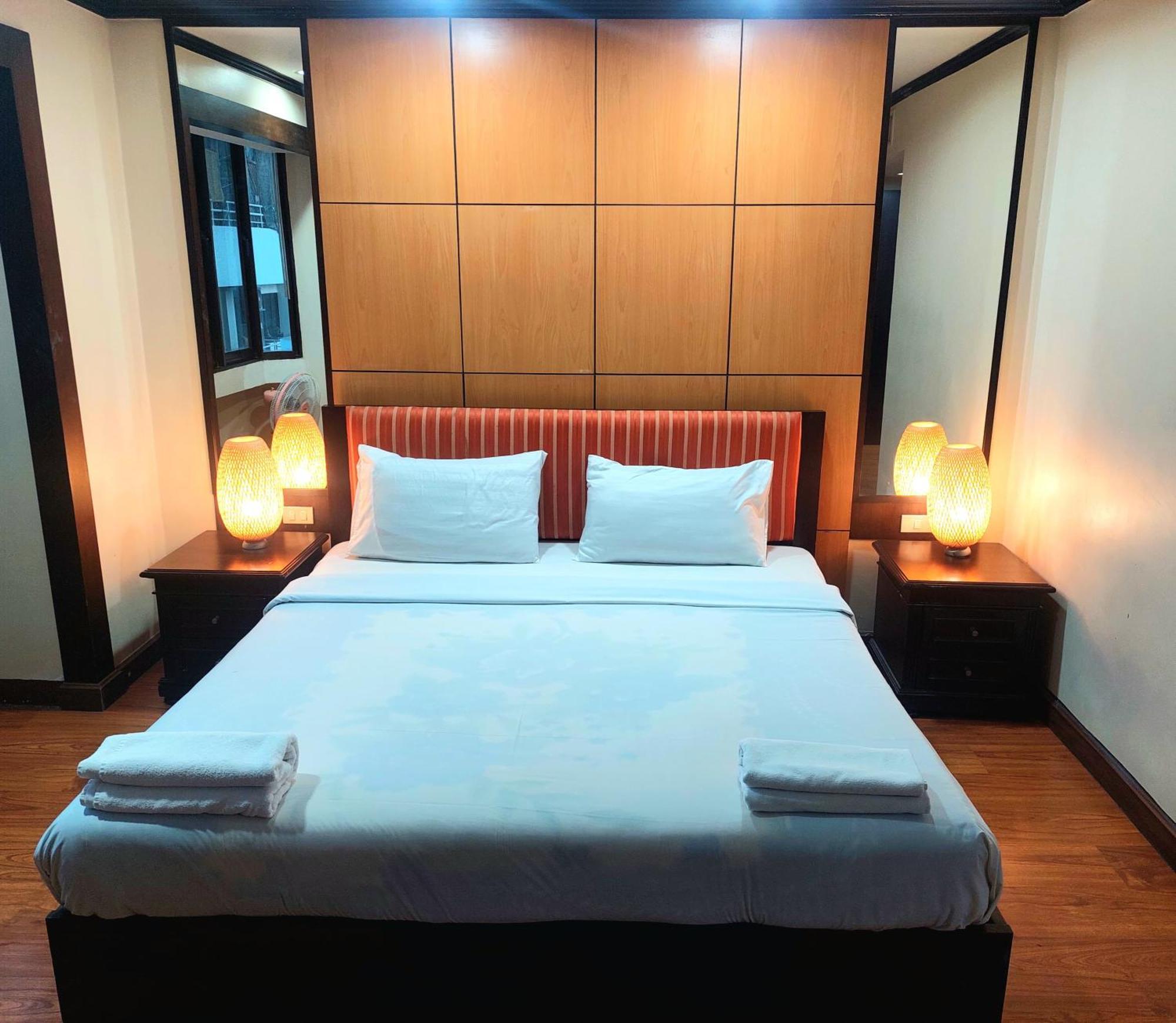 Apartment Omni Tower Cozy By Direct Bangkok