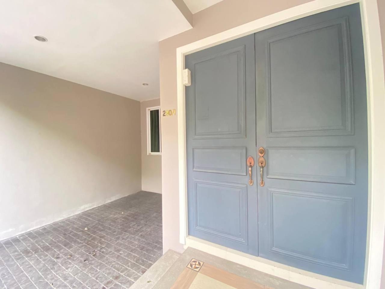 3 Bedroom Spacious In Downtown Near Mrt Bts Asok Station Holiday home *